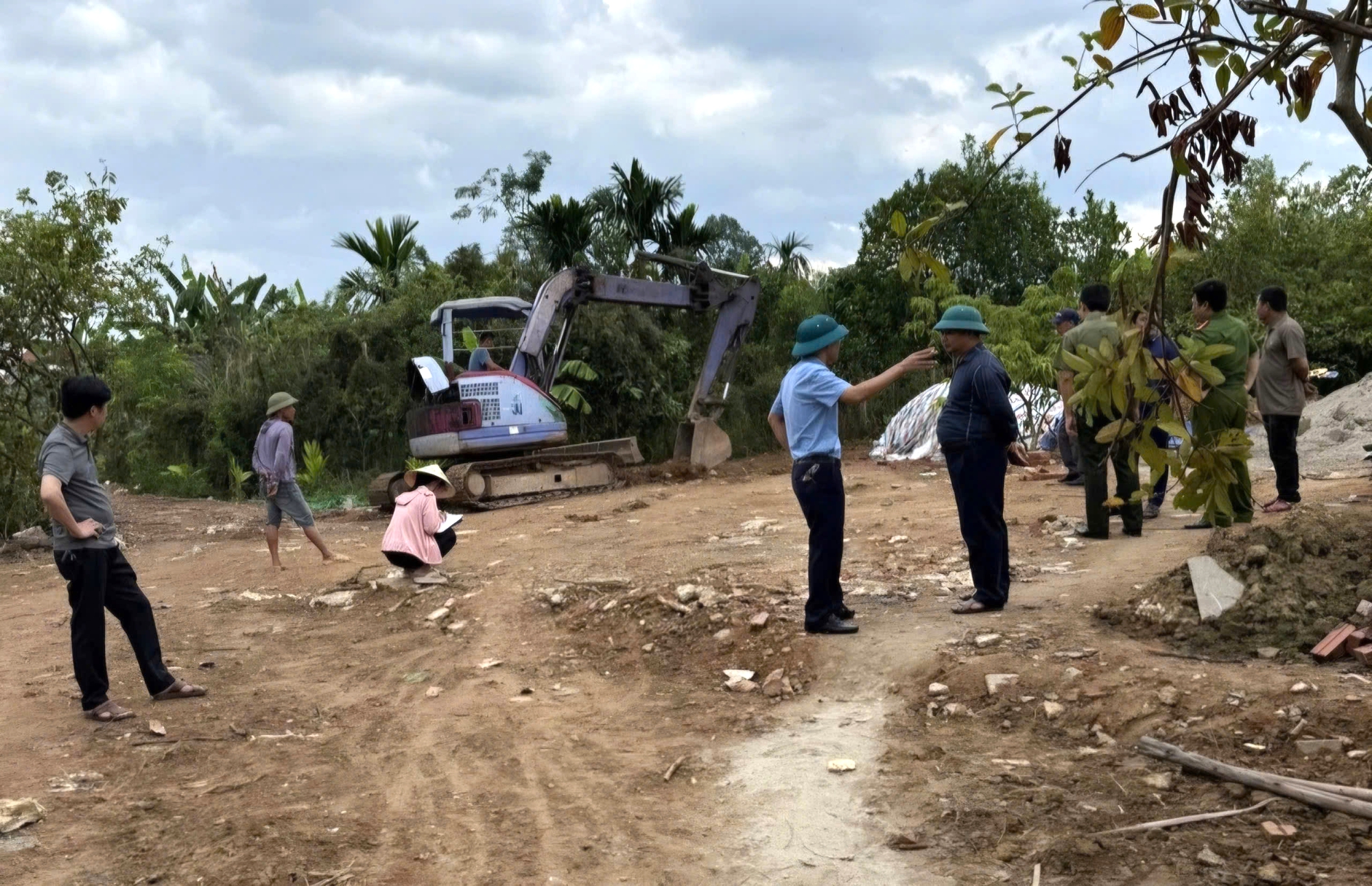 Ph&uacute; Thọ ki&ecirc;n quyết xử l&yacute; t&igrave;nh trạng lấn chiếm, x&acirc;y dựng tr&aacute;i ph&eacute;p sau s&aacute;p nhập- Ảnh 2.