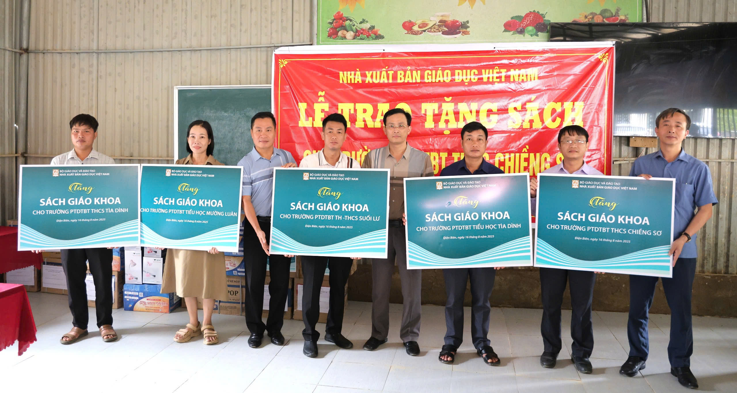 NXB Gi&aacute;o dục Việt Nam sẵn s&agrave;ng chi 20 tỷ đồng hỗ trợ học sinh v&ugrave;ng b&atilde;o lũ- Ảnh 1.