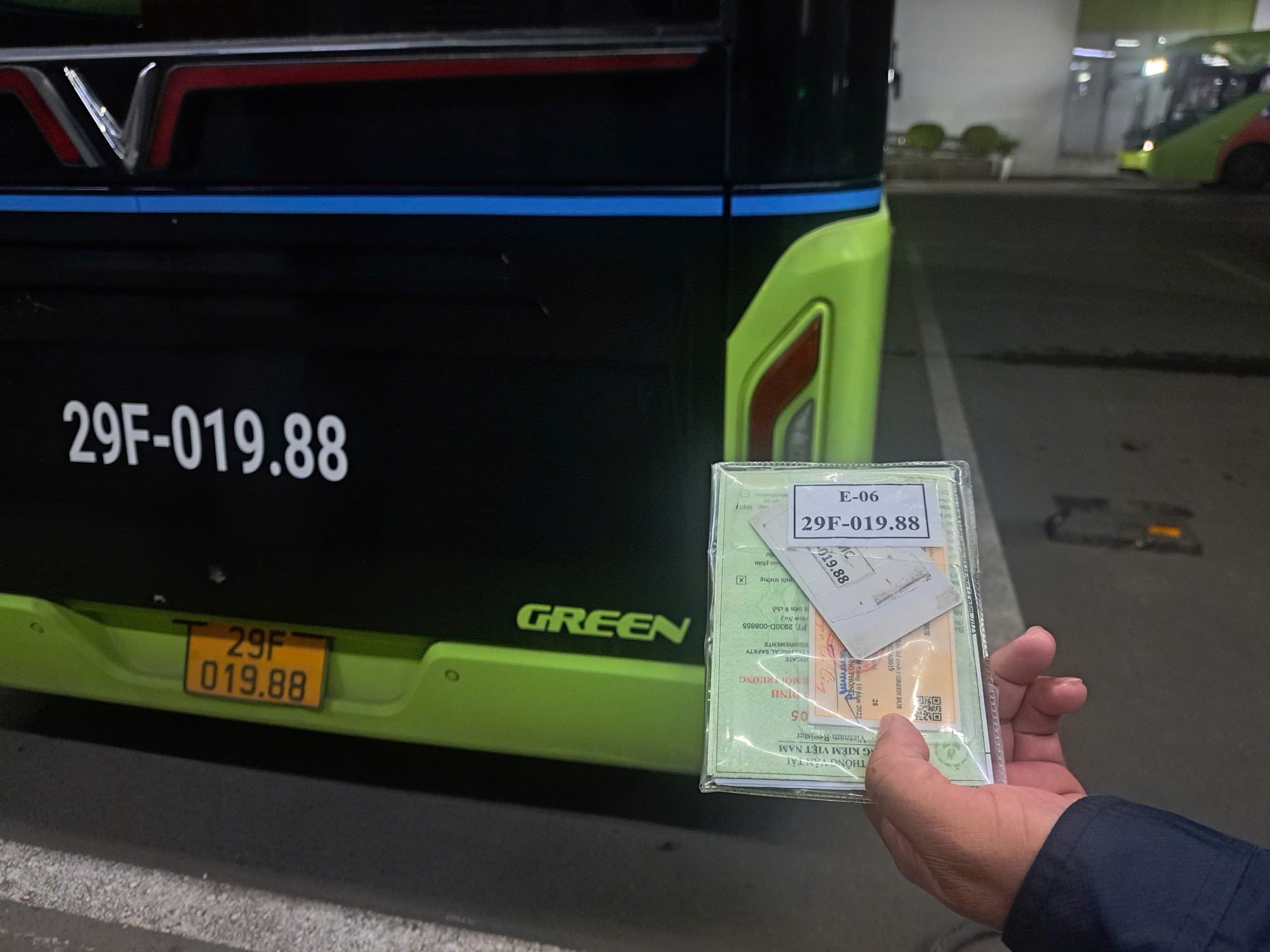 Những người "đ&aacute;nh thức b&igrave;nh minh" bằng b&aacute;nh xe điện- Ảnh 2.