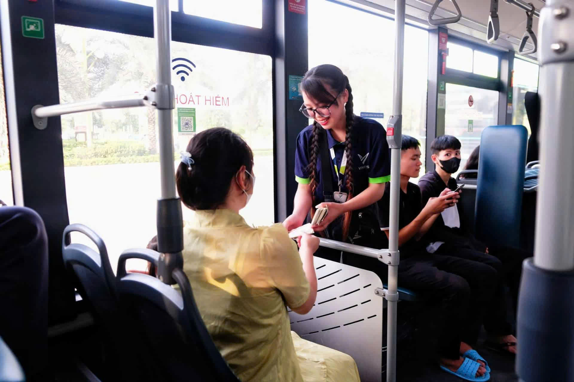 Những người "đ&aacute;nh thức b&igrave;nh minh" bằng b&aacute;nh xe điện- Ảnh 6.