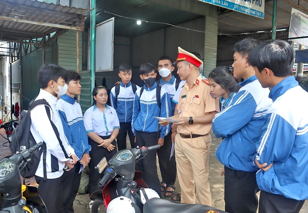 Đắk Lắk: Đồng bộ c&aacute;c giải ph&aacute;p bảo đảm an to&agrave;n giao th&ocirc;ng cho học sinh- Ảnh 1.