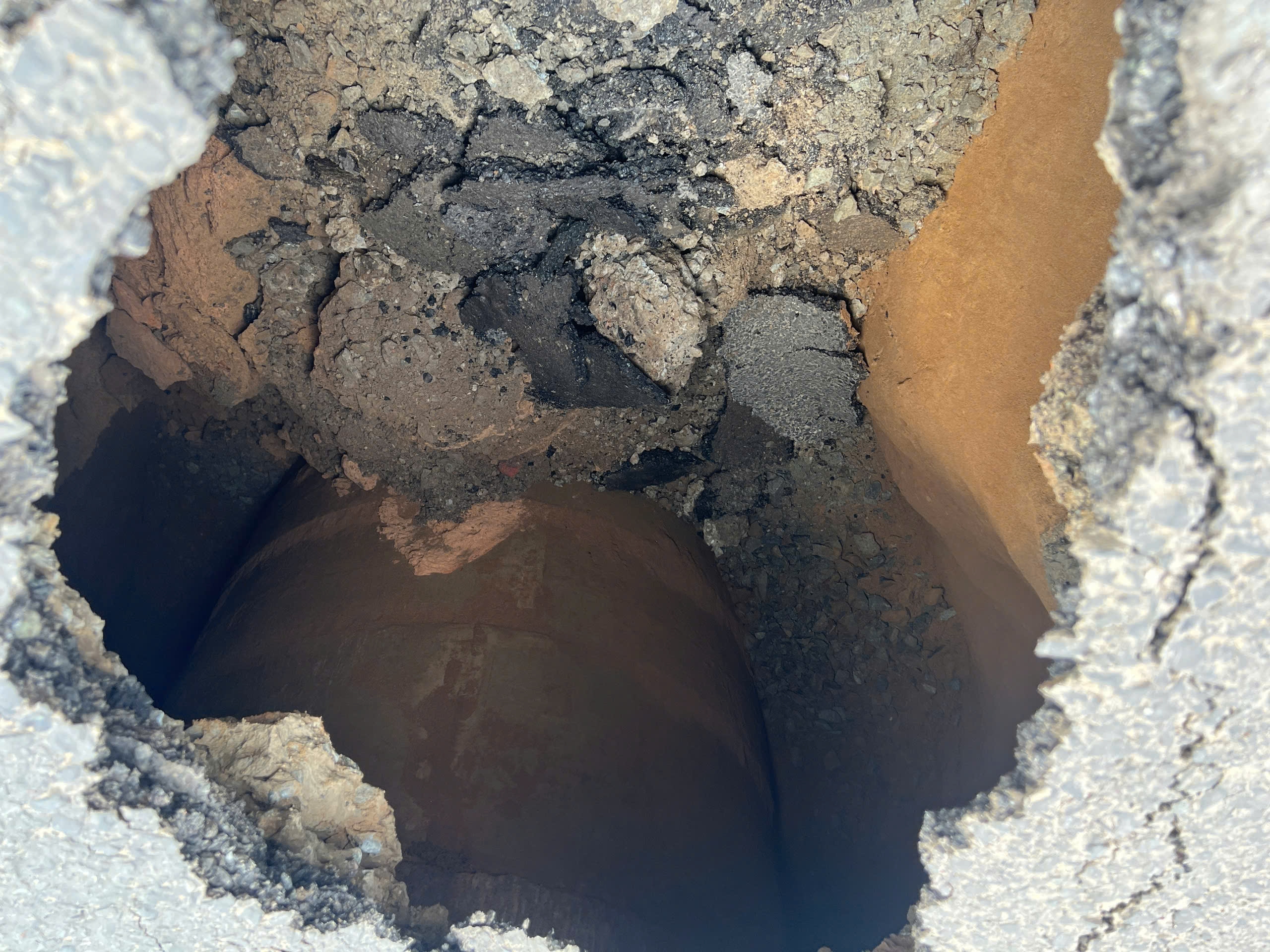 TP.HCM: Xuất hiện hố tử thần s&acirc;u khoảng 2,5m tr&ecirc;n đường tỉnh 743- Ảnh 2.