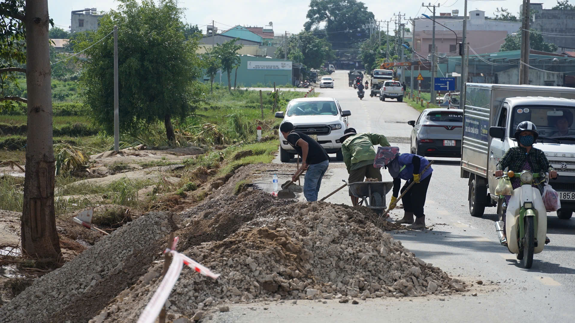 Hạ tầng đường Trường Sơn Đông qua Gia Lai thiệt hại nặng nề sau bão số 13- Ảnh 8. Hạ tầng đường Trường Sơn Đông qua Gia Lai thiệt hại nặng nề sau bão số 13- Ảnh 8.