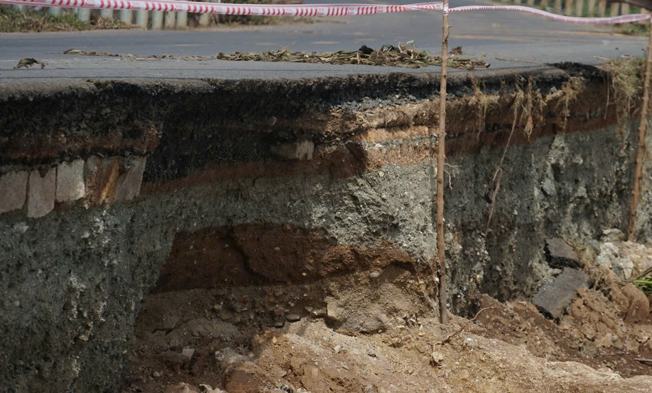 Hạ tầng đường Trường Sơn Đông qua Gia Lai thiệt hại nặng nề sau bão số 13- Ảnh 5. Hạ tầng đường Trường Sơn Đông qua Gia Lai thiệt hại nặng nề sau bão số 13- Ảnh 5.