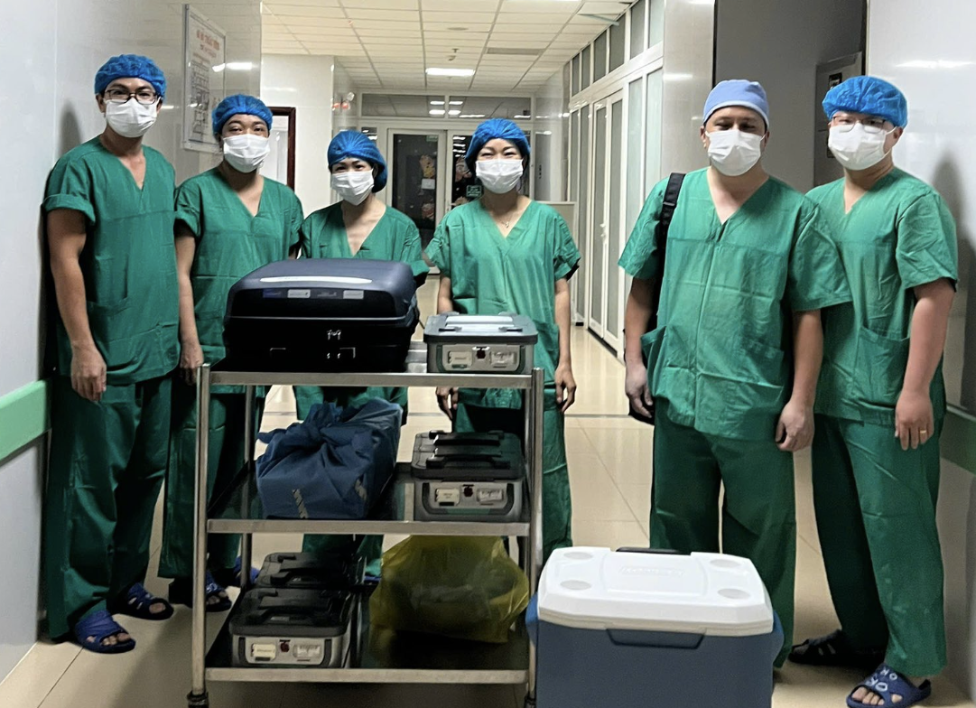 CSGT mở đường hộ tống tạng hiến của thanh ni&ecirc;n chết n&atilde;o đến c&aacute;c bệnh viện cứu 5 người- Ảnh 1.
