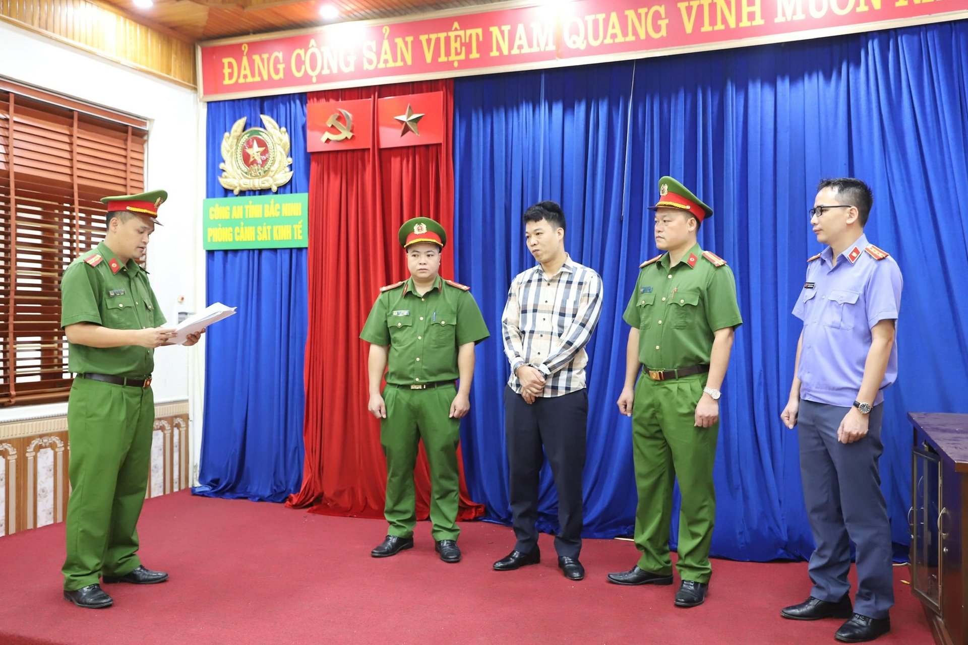 Bắt gi&aacute;m đốc c&ocirc;ng ty ở Bắc Ninh lừa đảo chiếm đoạt gần 130 tỷ đồng g&oacute;p vốn mua đất- Ảnh 1.