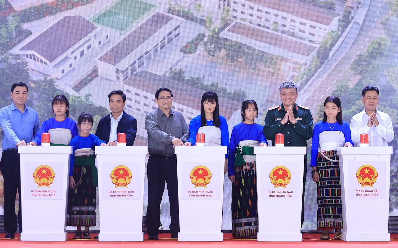 Thủ tướng, c&aacute;c Ph&oacute; thủ tướng, Bộ trưởng khởi c&ocirc;ng 72 trường học v&ugrave;ng bi&ecirc;n