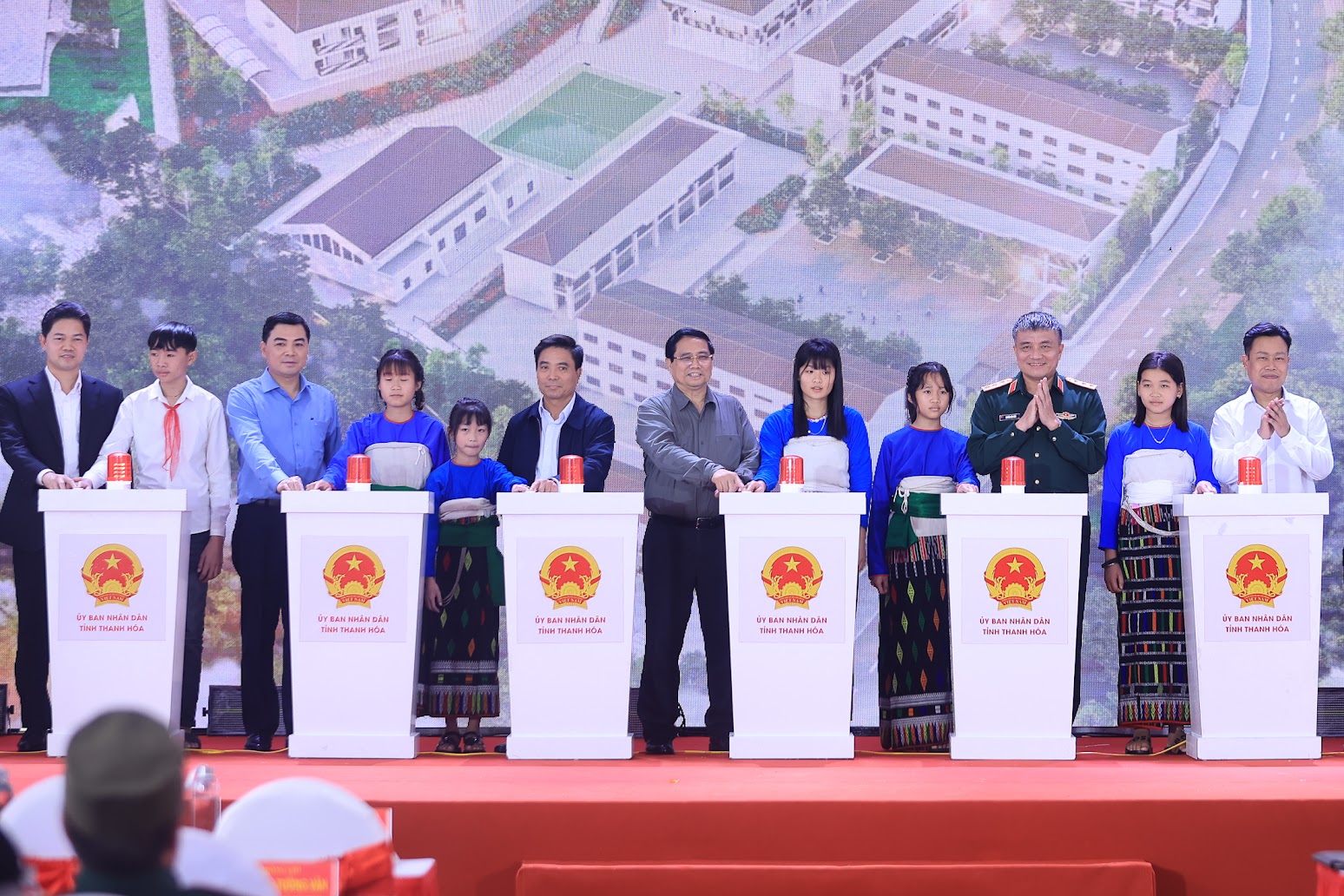 Thủ tướng, c&aacute;c Ph&oacute; thủ tướng, Bộ trưởng dự lễ khởi c&ocirc;ng 72 trường học v&ugrave;ng bi&ecirc;n- Ảnh 2.