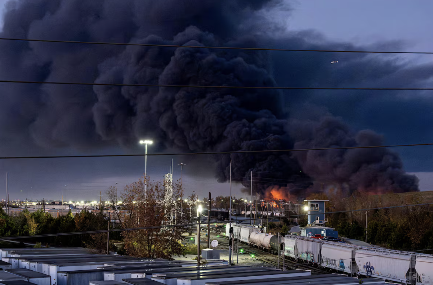 Mỹ tạm cấm to&agrave;n bộ m&aacute;y bay MD-11 sau vụ tai nạn khiến 14 người thiệt mạng- Ảnh 1.