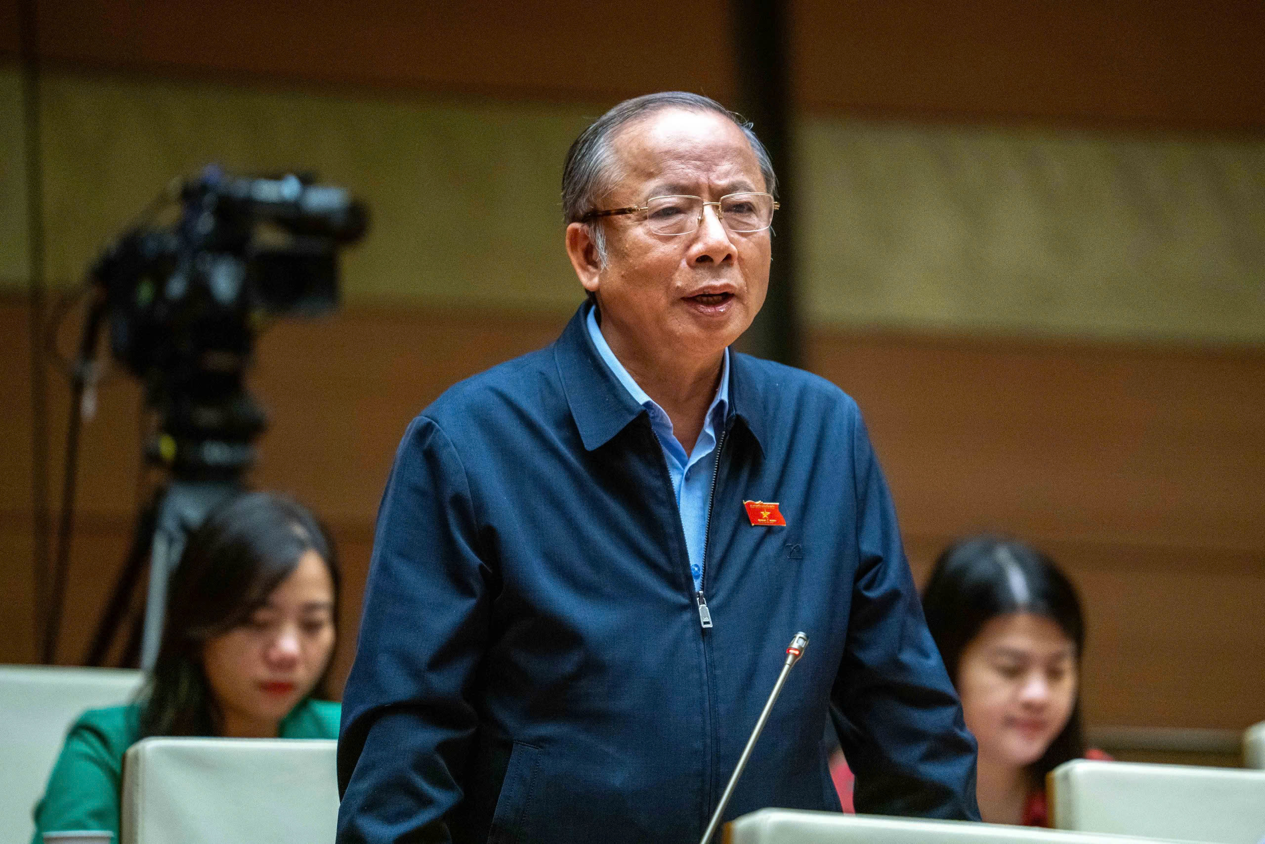 Bộ trưởng Bộ N&ocirc;ng nghiệp v&agrave; M&ocirc;i trường n&oacute;i về sử dụng c&aacute;t biển để san lấp- Ảnh 1.