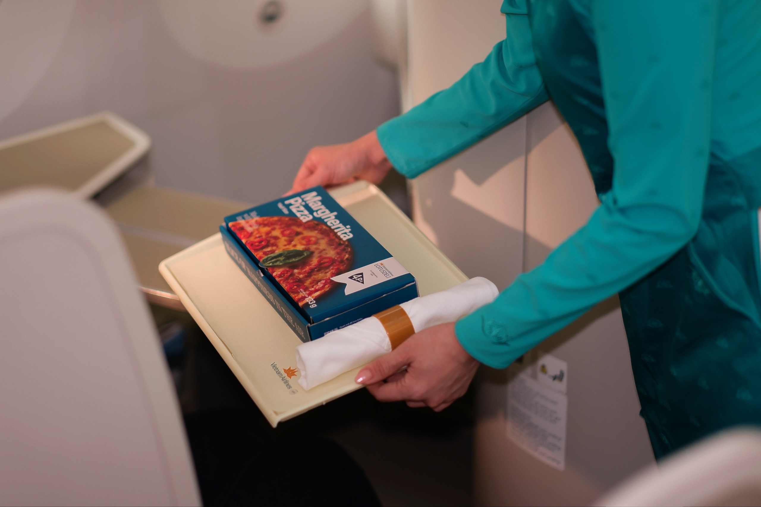 Vietnam Airlines đưa Pizza 4P&rsquo;s l&ecirc;n m&aacute;y bay, mở rộng trải nghiệm ẩm thực cho h&agrave;nh kh&aacute;ch- Ảnh 2.
