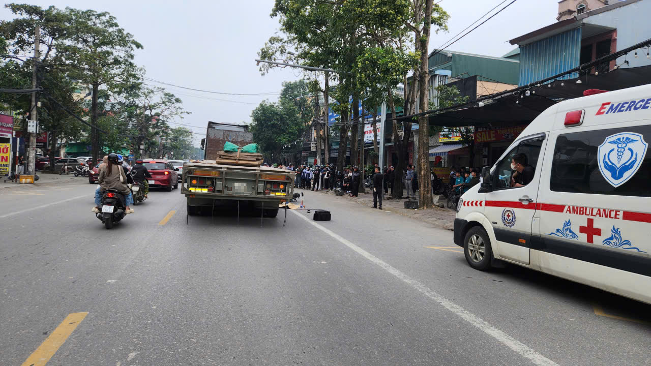 Xe đầu k&eacute;o va chạm xe đạp điện, cụ &ocirc;ng 79 tuổi tử vong khi đi kh&aacute;m bệnh về- Ảnh 2.