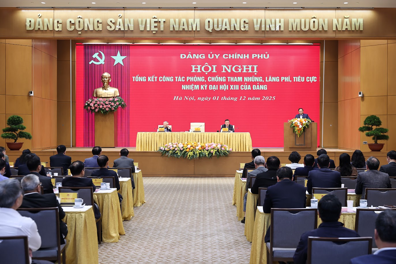 Thủ tướng: Ph&ograve;ng chống tham nhũng, l&atilde;ng ph&iacute;, ti&ecirc;u cực l&agrave; nhiệm vụ trọng t&acirc;m, cấp b&aacute;ch- Ảnh 5.