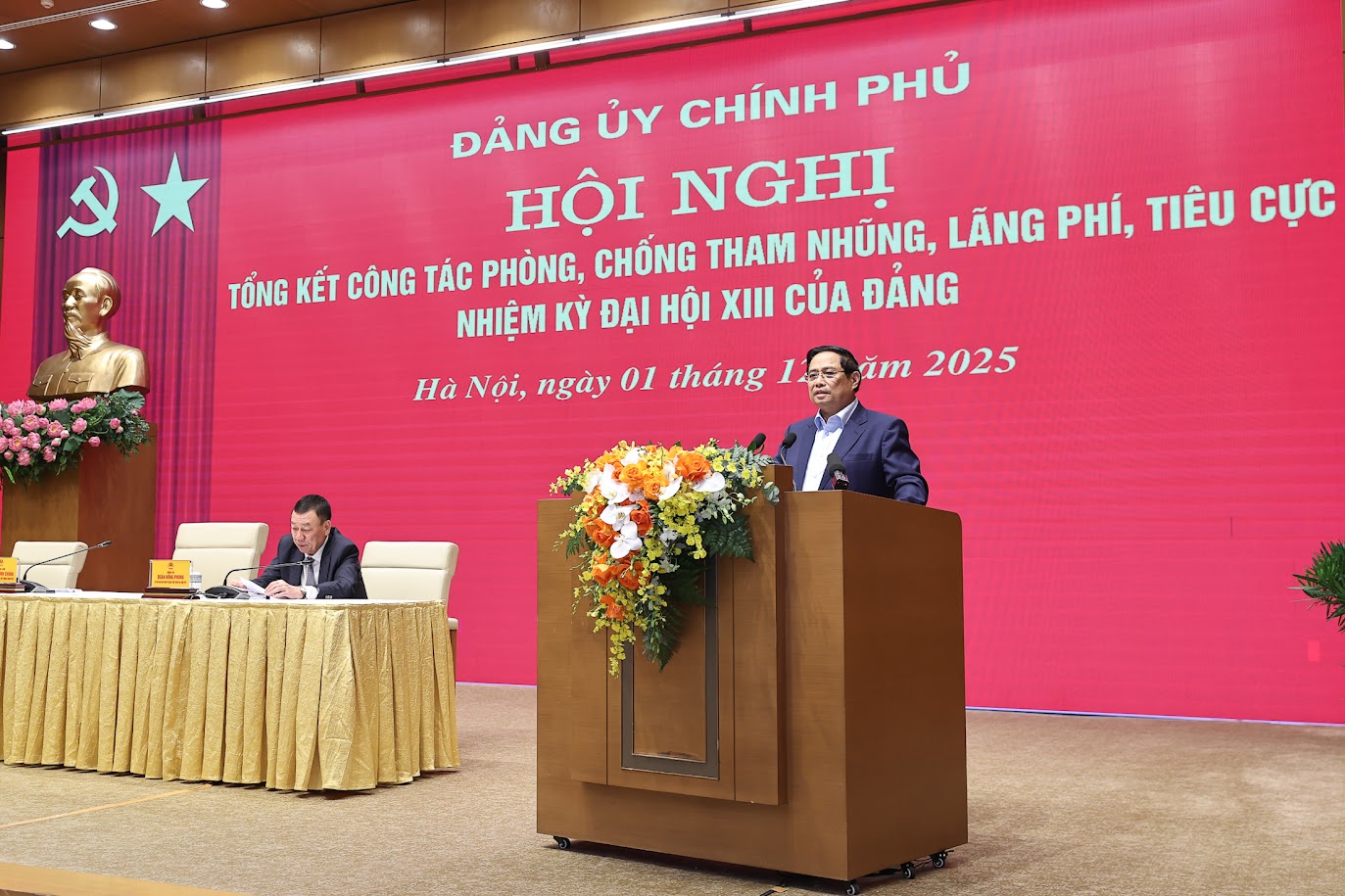 Thủ tướng: Ph&ograve;ng chống tham nhũng, l&atilde;ng ph&iacute;, ti&ecirc;u cực l&agrave; nhiệm vụ trọng t&acirc;m, cấp b&aacute;ch- Ảnh 1.