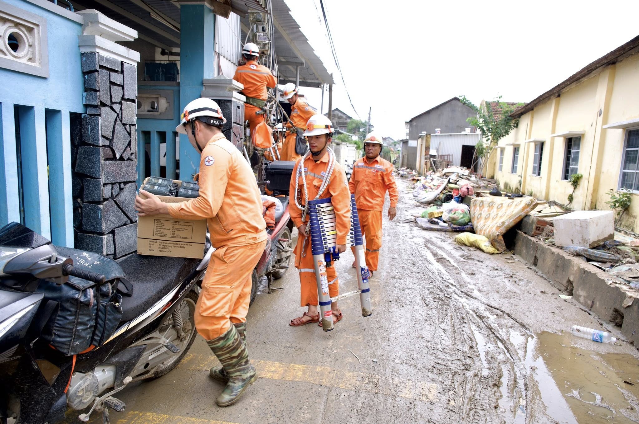 Th&aacute;ng tri &acirc;n kh&aacute;ch h&agrave;ng năm 2025 của EVN c&oacute; g&igrave;?- Ảnh 1.
