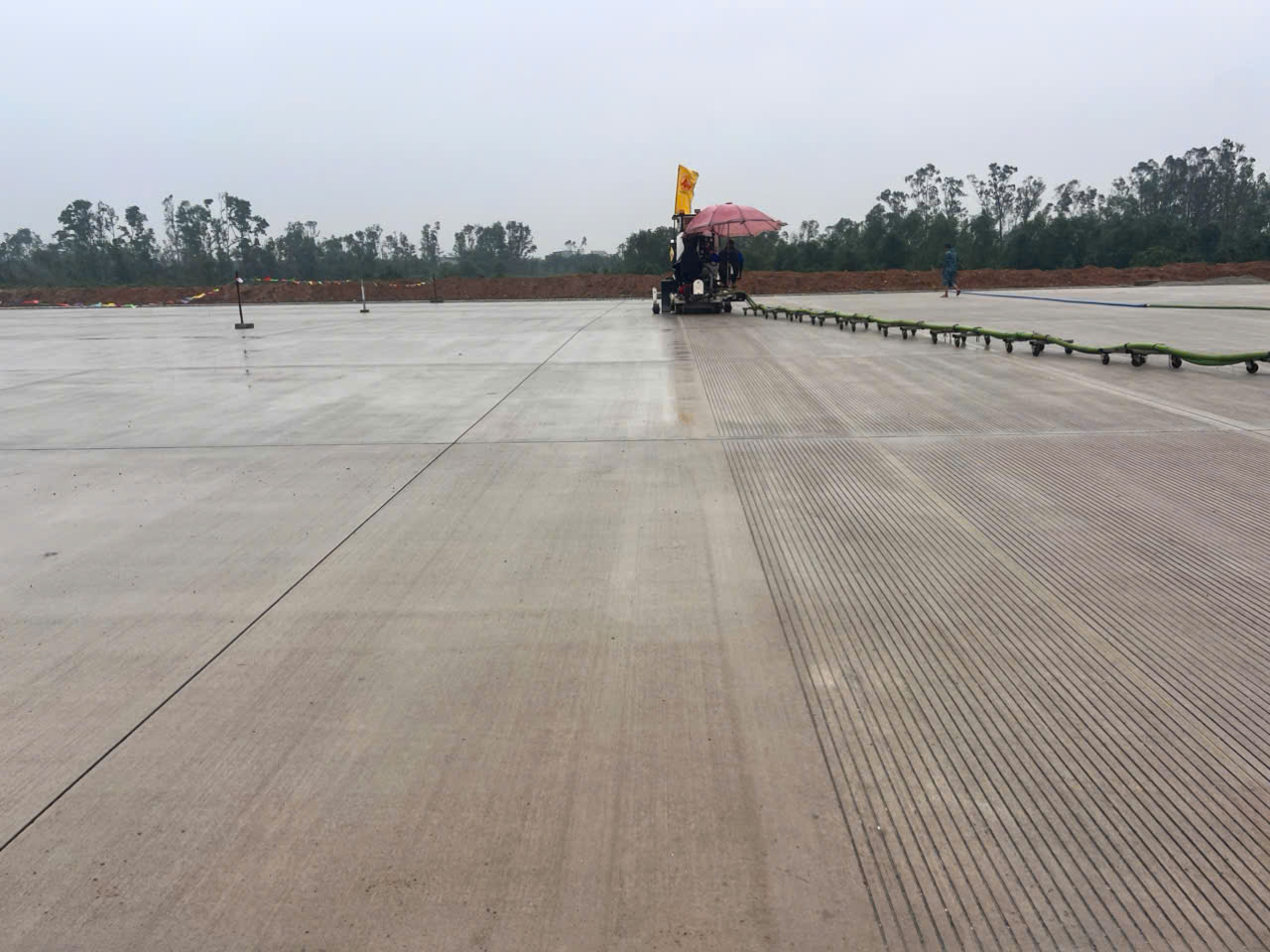 Cienco4 ti&ecirc;n phong l&agrave;m chủ c&ocirc;ng nghệ thi c&ocirc;ng tạo nh&aacute;m mặt đường băng- Ảnh 3.