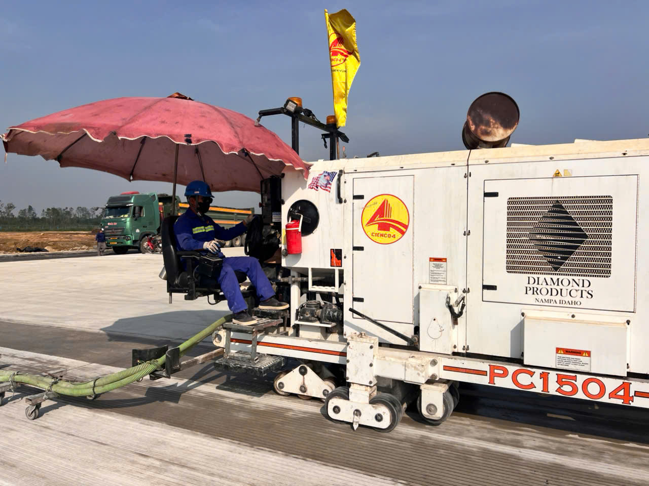 Cienco4 ti&ecirc;n phong l&agrave;m chủ c&ocirc;ng nghệ thi c&ocirc;ng tạo nh&aacute;m mặt đường băng- Ảnh 2.