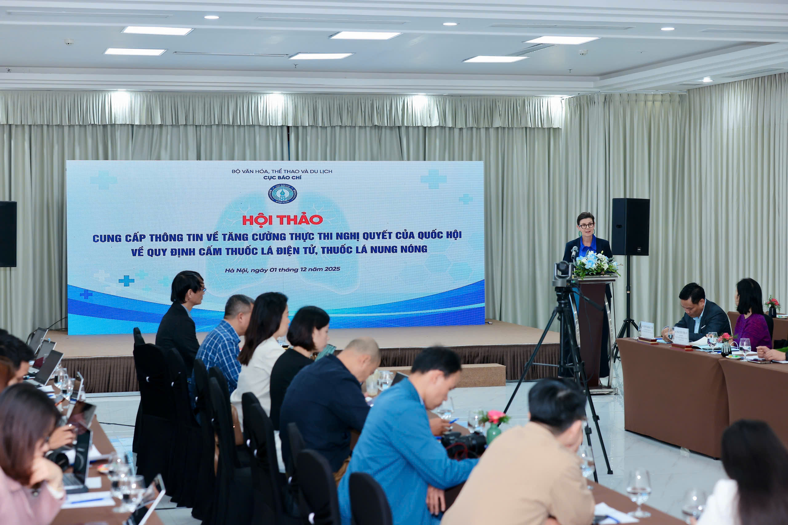 Cảnh b&aacute;o mối nguy từ thuốc l&aacute; thế hệ mới với giới trẻ- Ảnh 1.