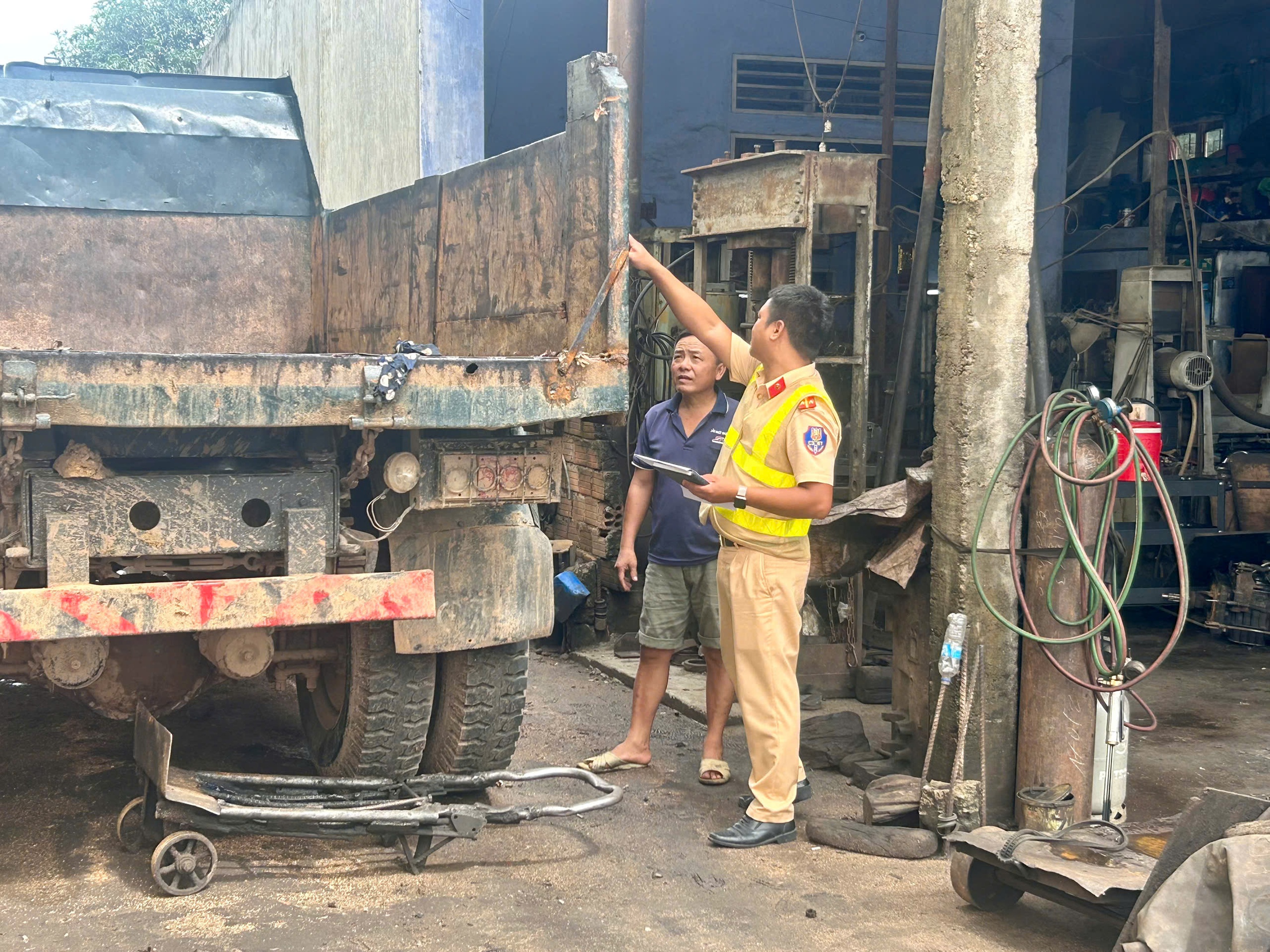 Gia Lai: Nghị định 168 gi&uacute;p x&oacute;a bỏ xe độ chế- Ảnh 1.
