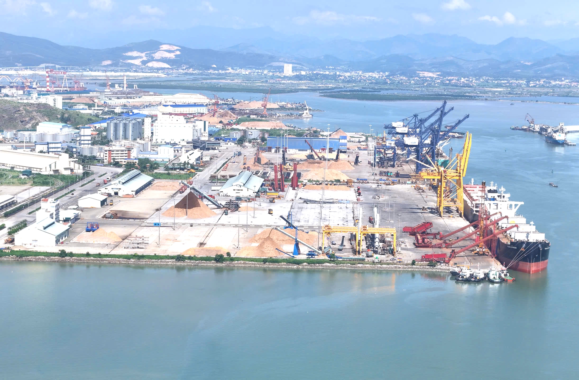 Quảng Ninh: Ho&agrave;n thiện quy hoạch v&agrave; tăng cường gi&aacute;m s&aacute;t v&ugrave;ng nước cảng biển- Ảnh 1.
