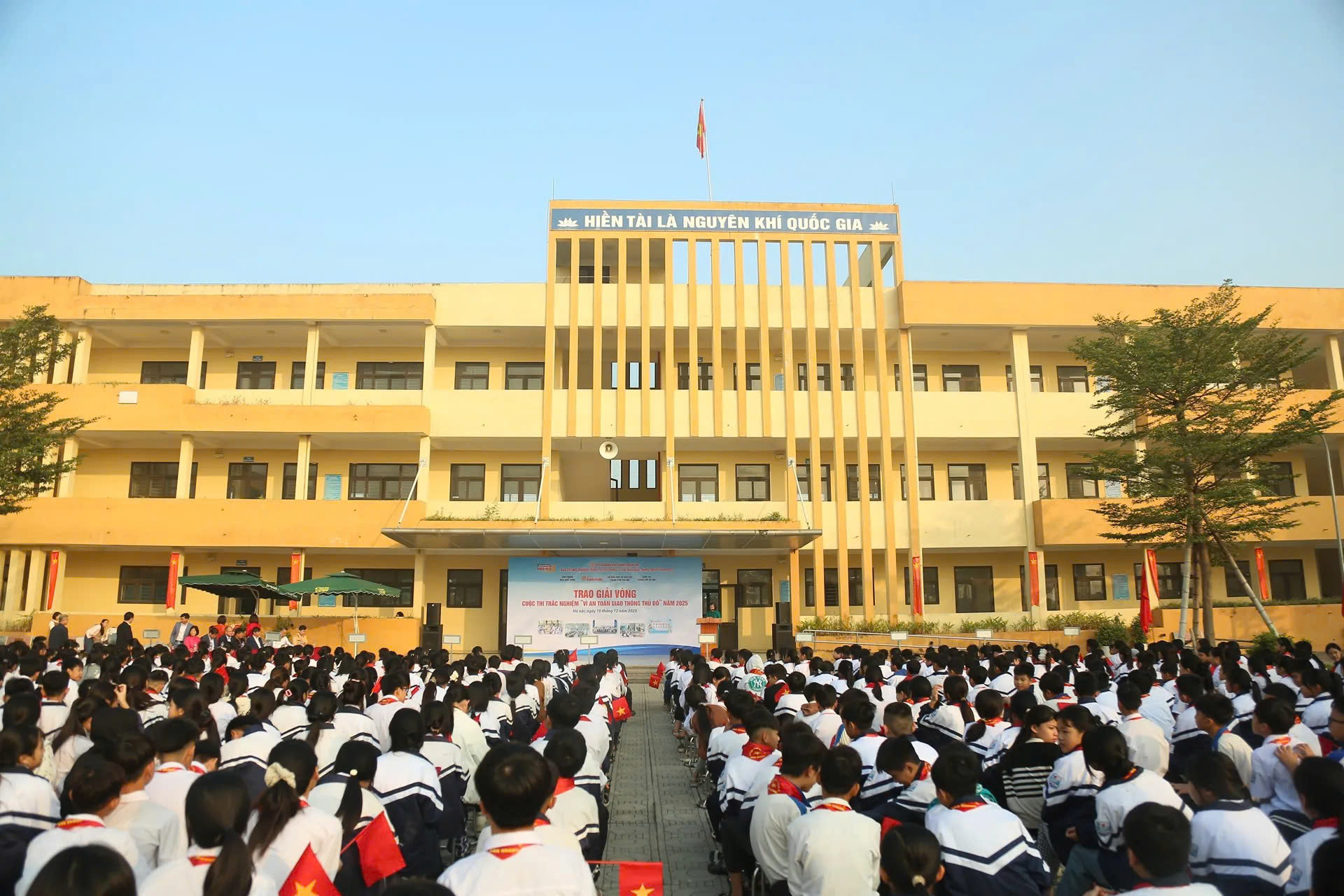 H&agrave; Nội trao giải v&ograve;ng Cuộc thi trắc nghiệm "V&igrave; ATGT Thủ đ&ocirc; tr&ecirc;n Internet" năm 2025- Ảnh 2.