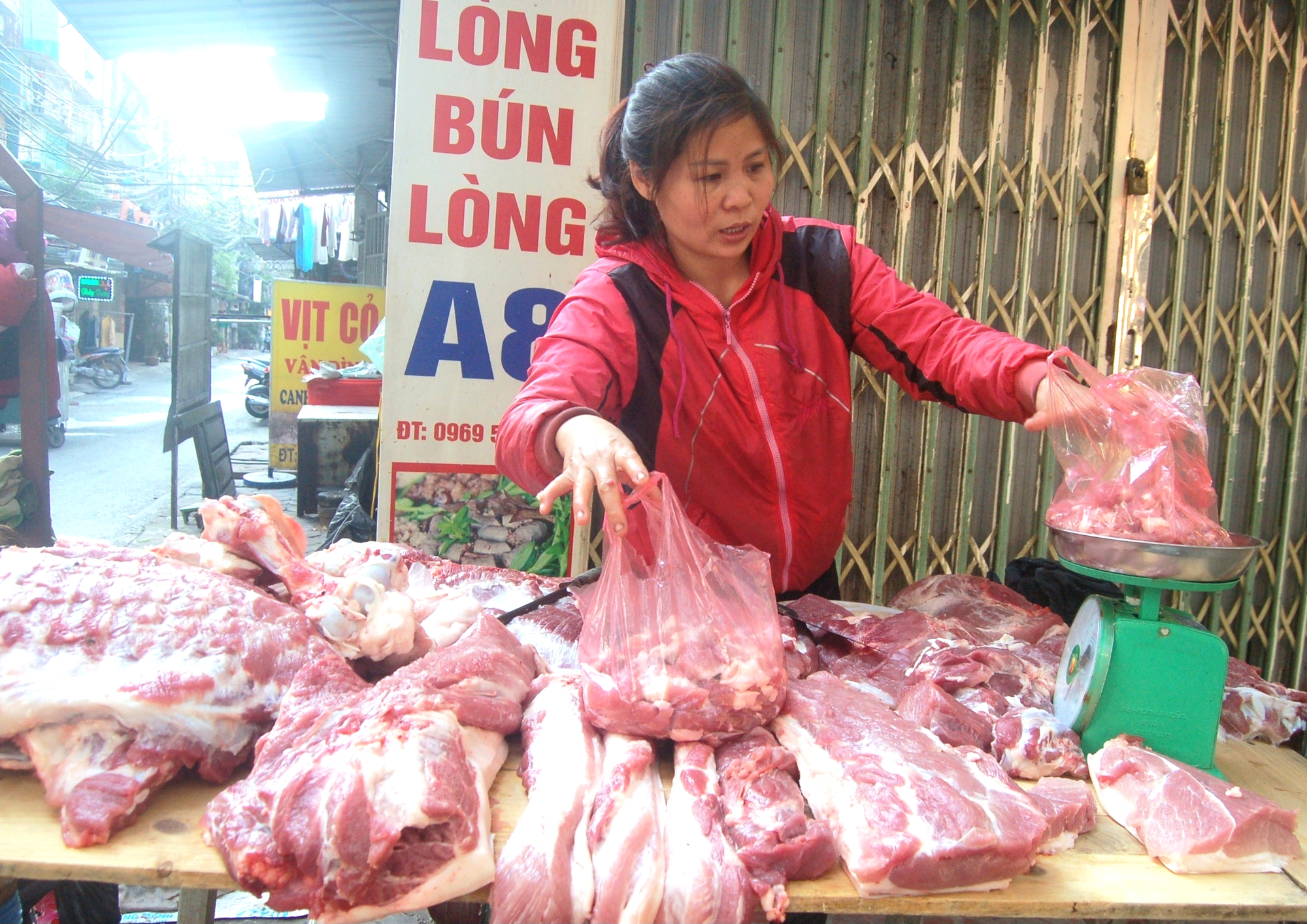 Gi&aacute; thịt lợn tăng nhanh, c&oacute; vượt đỉnh lịch sử?- Ảnh 1.