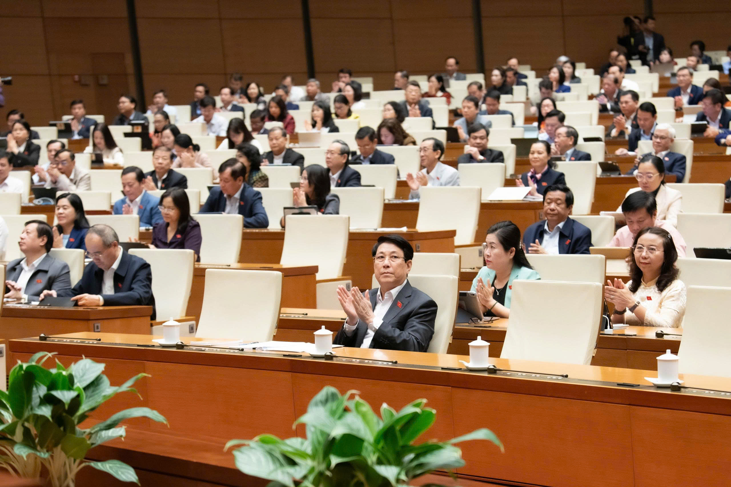 Bộ Giáo dục và Đào tạo quyết định một bộ sách giáo khoa sử dụng toàn quốc- Ảnh 2. Bộ Giáo dục và Đào tạo quyết định một bộ sách giáo khoa sử dụng toàn quốc- Ảnh 2.