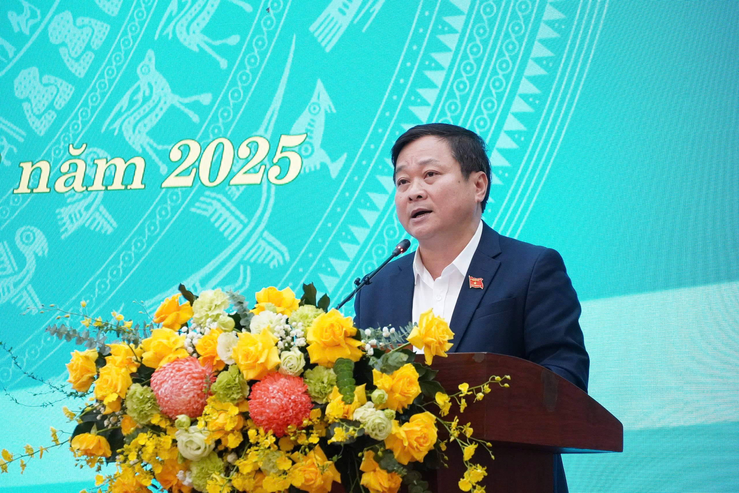 Quảng Ng&atilde;i: Miễn, giảm gi&aacute; v&eacute; xe bu&yacute;t cho người yếu thế, thu nhập thấp- Ảnh 1.