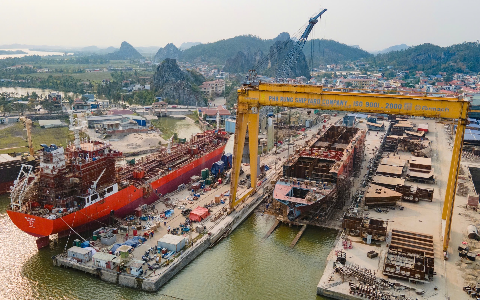 Đ&oacute;ng t&agrave;u Ph&agrave; Rừng về đ&iacute;ch trước kế hoạch năm 2025, doanh thu vượt 2 con số