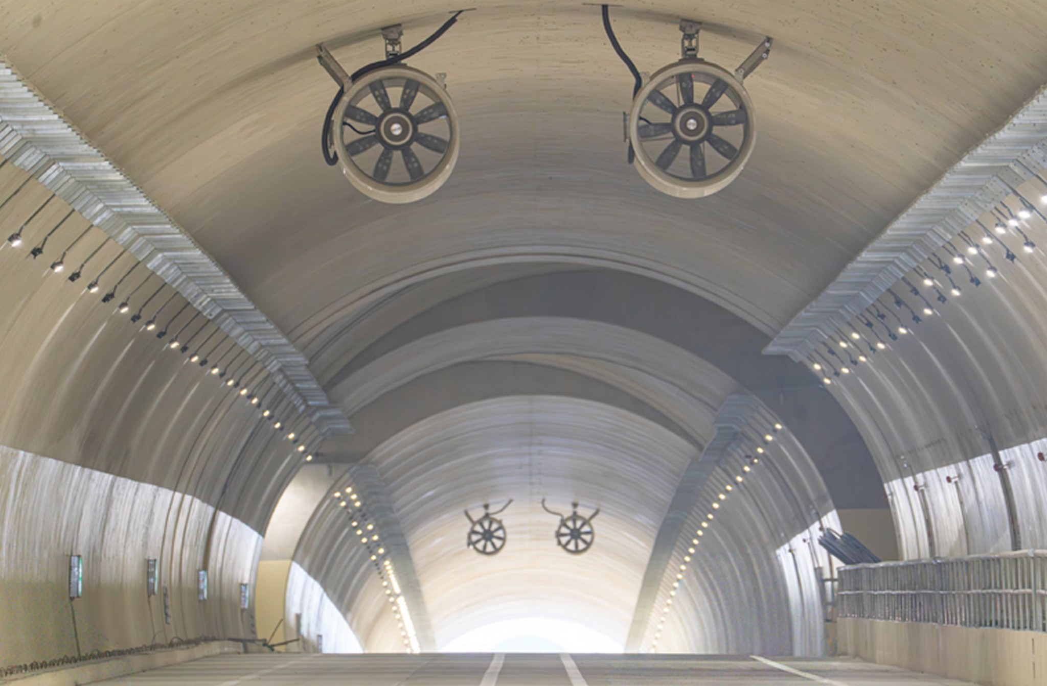 Cận cảnh 88km cao tốc qua Quảng Ng&atilde;i, Gia Lai sắp kh&aacute;nh th&agrave;nh- Ảnh 11.