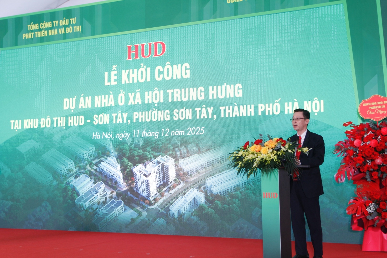 &Ocirc;ng L&ecirc; Tuấn Dũng, Ph&oacute; Tổng gi&aacute;m đốc HUD cho biết, Tổng c&ocirc;ng ty đ&atilde; ho&agrave;n th&agrave;nh gần 300.000m&sup2; s&agrave;n, tương đương khoảng 3.500 căn nh&agrave; ở x&atilde; hội.