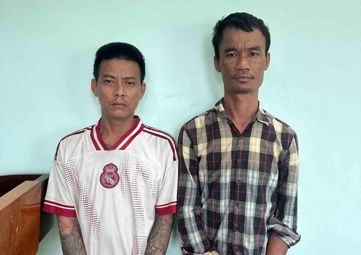 Bắt giữ 2 đối tượng hăm dọa, ném gạch vào nhà người phụ nữ ở TP.HCM- Ảnh 1. Gay-Roi-Trat-Tu-1113