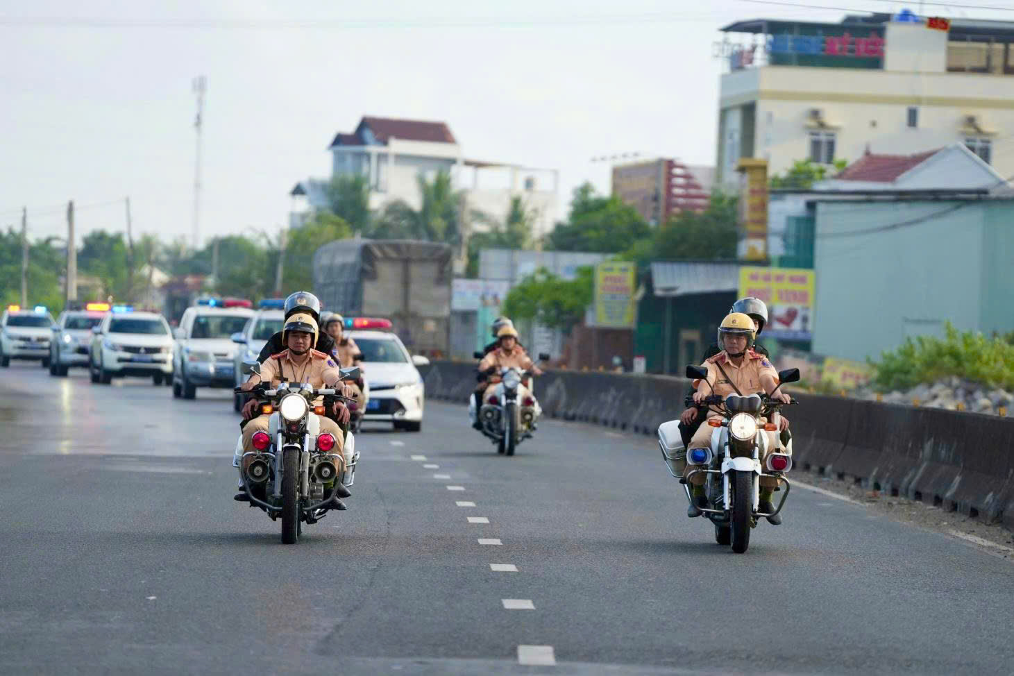 Kh&aacute;nh H&ograve;a tăng cường siết chặt an to&agrave;n giao th&ocirc;ng dịp cuối năm- Ảnh 1.