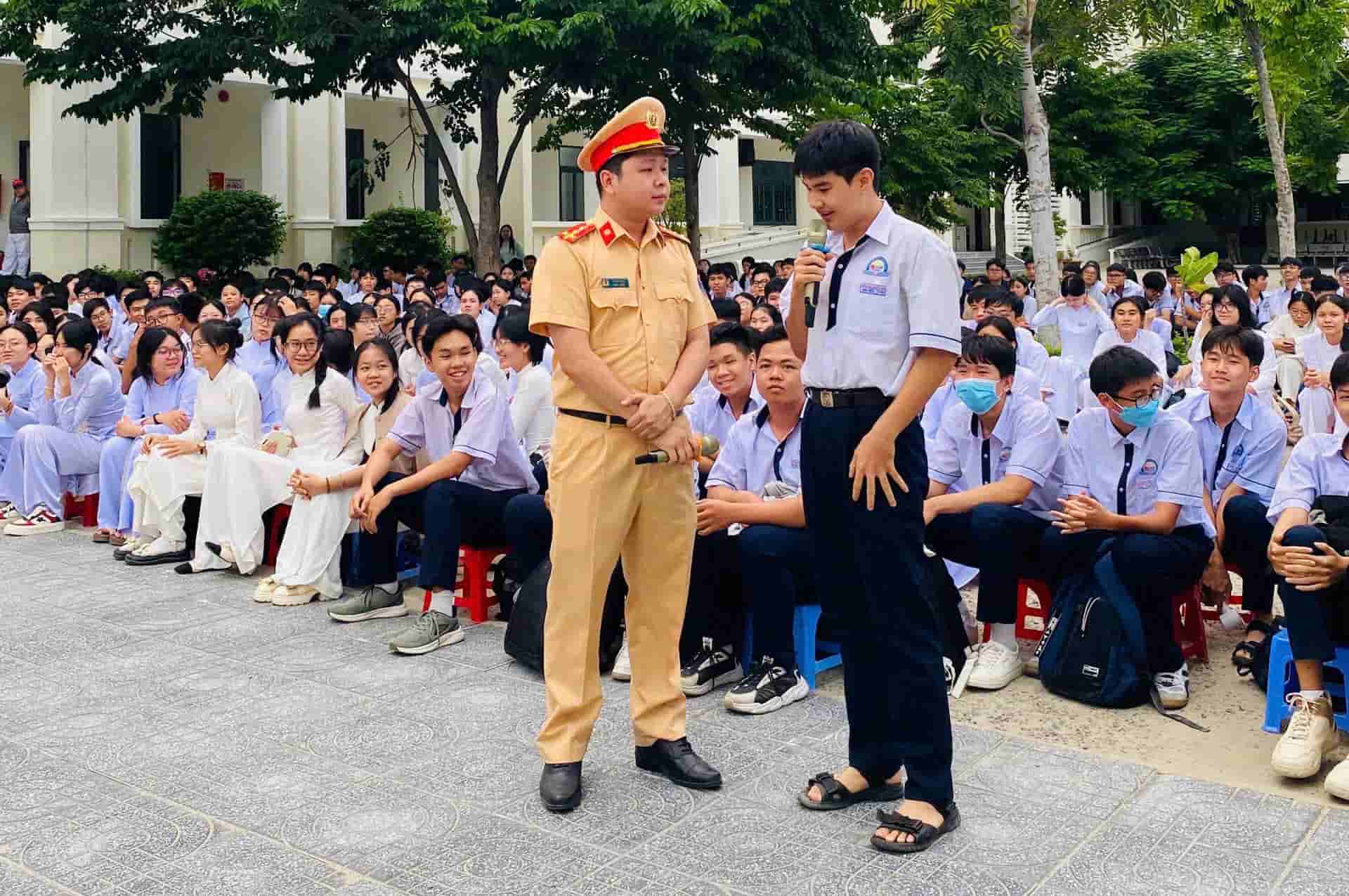 Kh&aacute;nh H&ograve;a tăng cường siết chặt an to&agrave;n giao th&ocirc;ng dịp cuối năm- Ảnh 2.