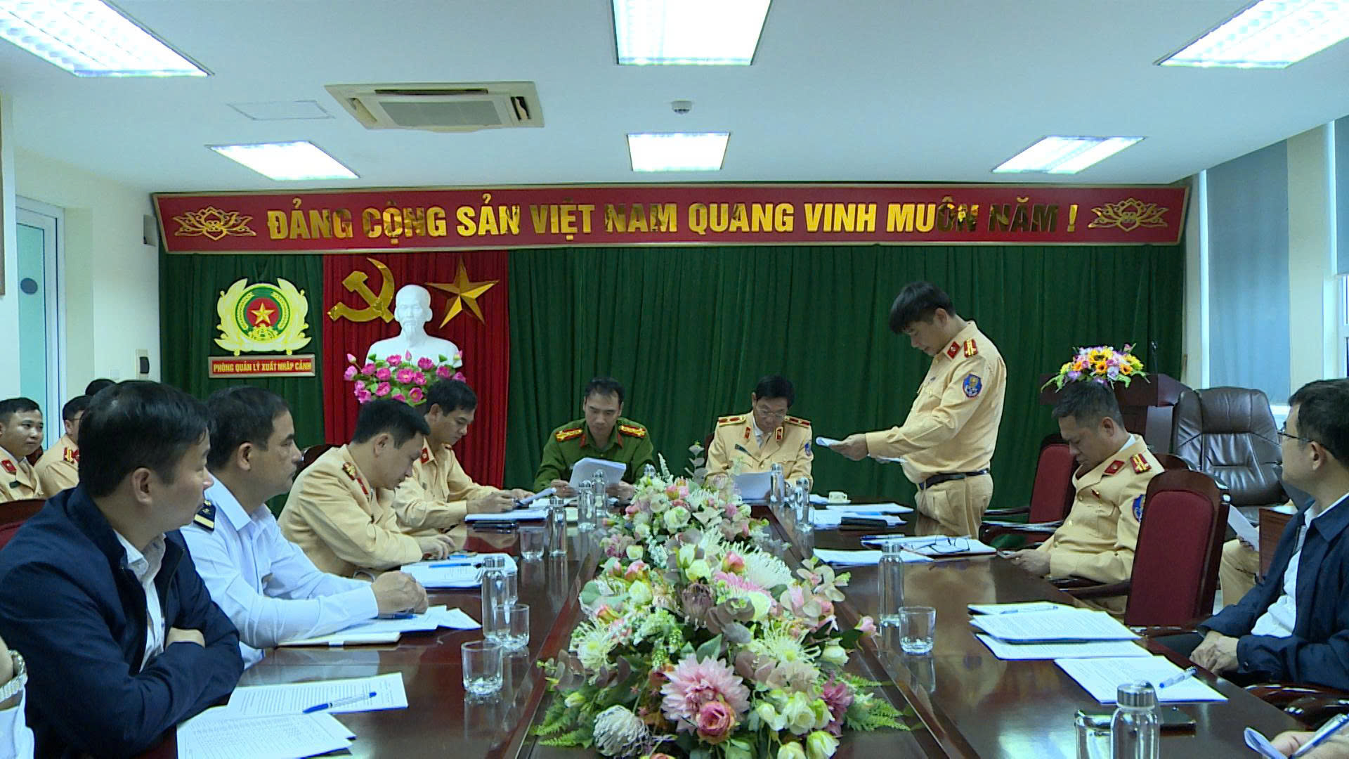 Kh&ocirc;ng c&oacute; &ldquo;v&ugrave;ng cấm&rdquo; trong xử l&yacute; vi phạm đường thủy tr&ecirc;n s&ocirc;ng Hồng- Ảnh 2.