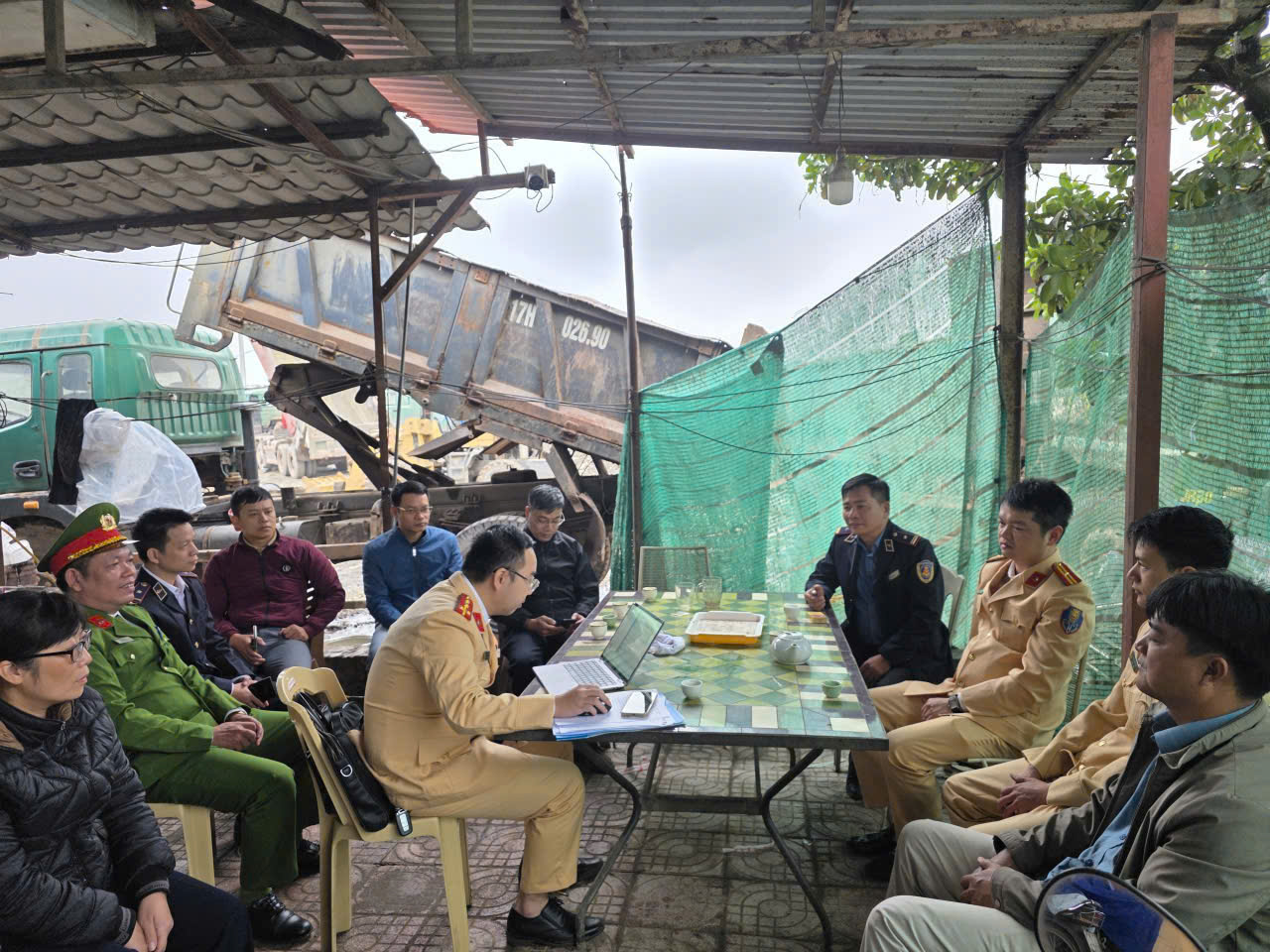 Kh&ocirc;ng c&oacute; &ldquo;v&ugrave;ng cấm&rdquo; trong xử l&yacute; vi phạm đường thủy tr&ecirc;n s&ocirc;ng Hồng- Ảnh 1.