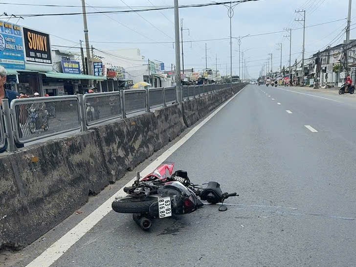 Xe m&aacute;y t&ocirc;ng tr&uacute;ng người đi bộ, hai người tử vong tr&ecirc;n QL1 ở Đồng Th&aacute;p- Ảnh 1.