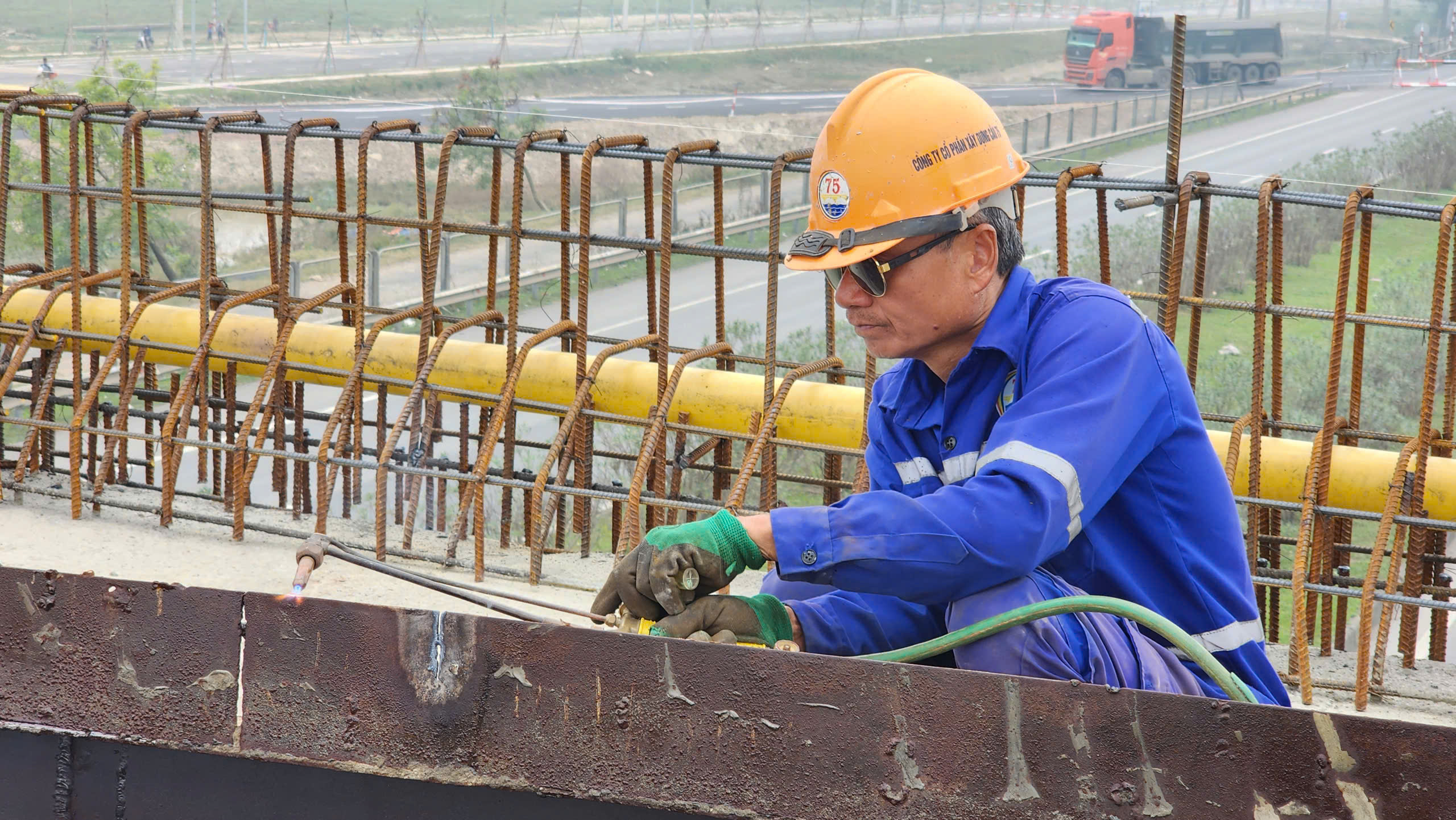 Bắc Ninh: Cầu vượt nối khu c&ocirc;ng nghiệp ở dự &aacute;n đường ngh&igrave;n tỷ đồng sắp về đ&iacute;ch- Ảnh 13.