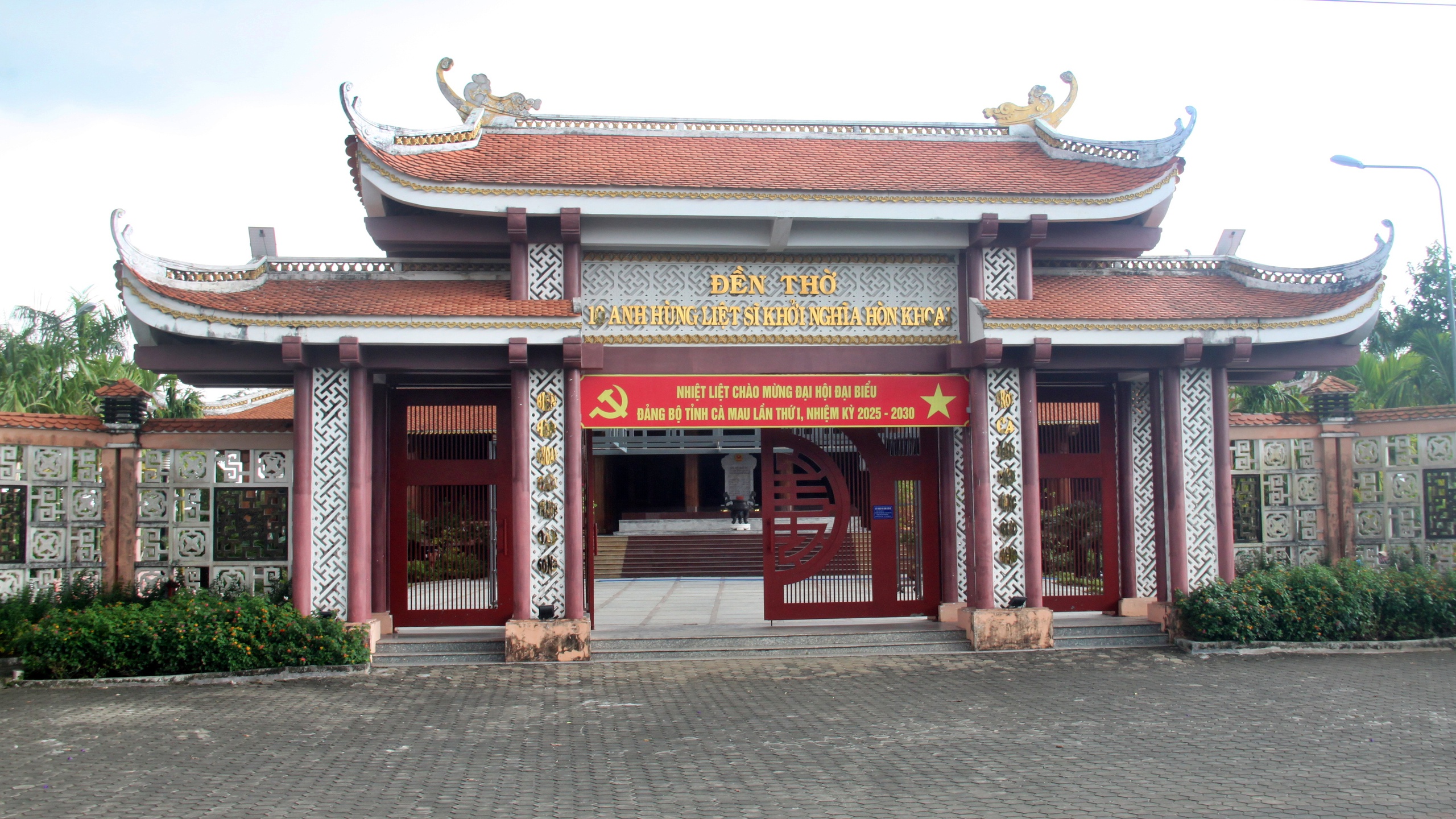 C&agrave; Mau: Tr&ugrave;ng tu đền thờ 10 Anh h&ugrave;ng liệt sỹ khởi nghĩa H&ograve;n Khoai- Ảnh 1.