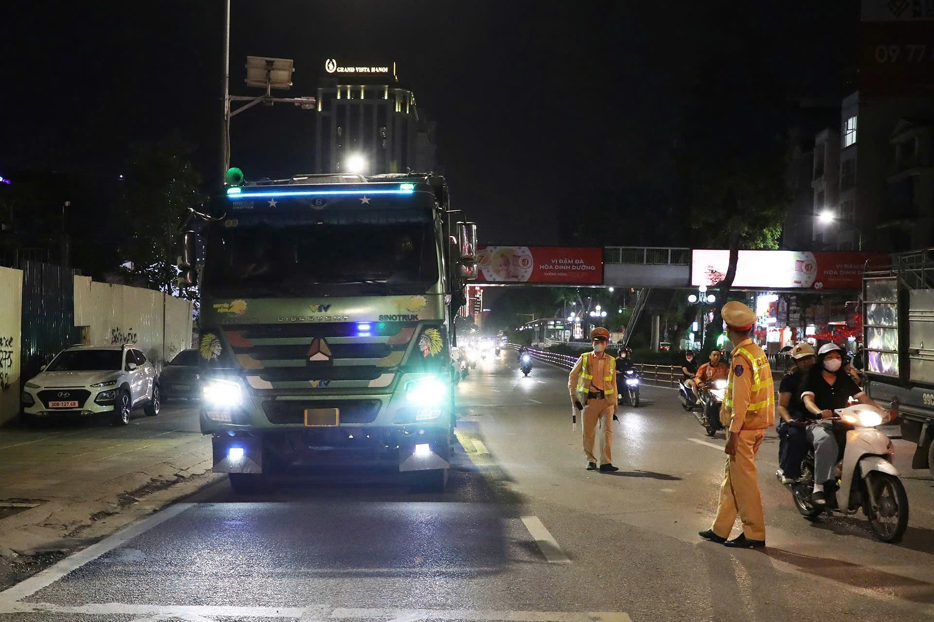 H&agrave; Nội siết tải trọng dịp cận Tết: Hơn 50 xe tải vi phạm bị xử l&yacute; trong 3 tuần- Ảnh 1.