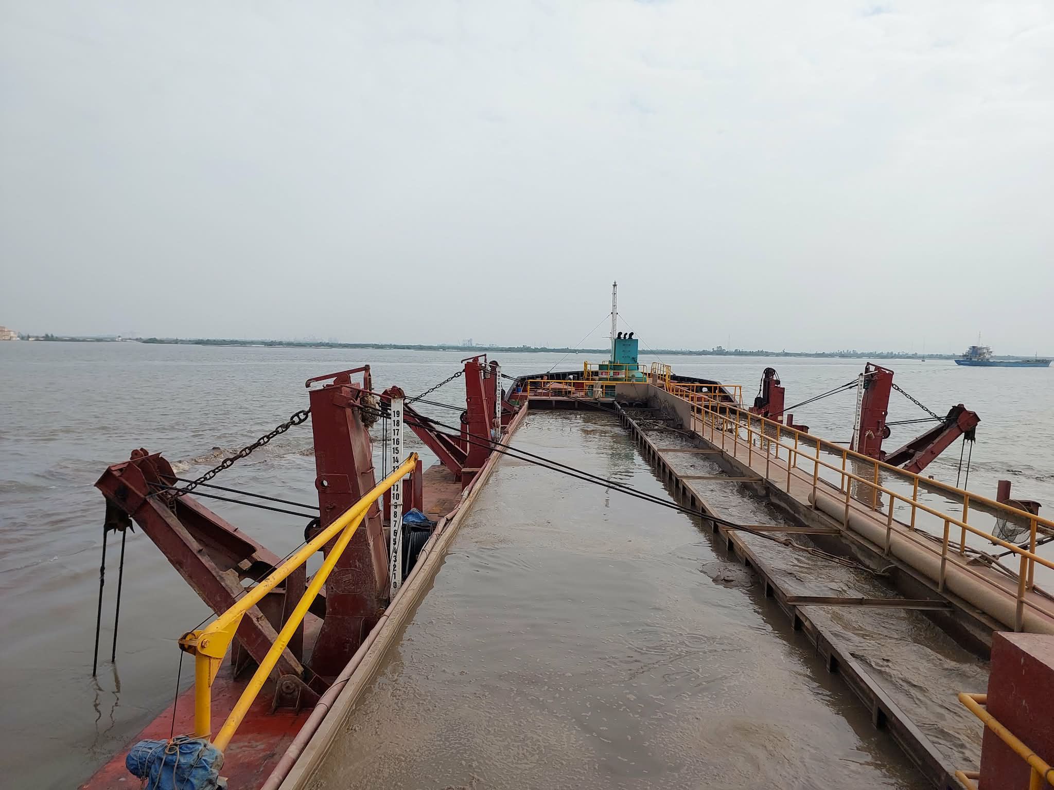 Gấp r&uacute;t nạo v&eacute;t luồng Lạch Huyện, đảm bảo độ s&acirc;u cho t&agrave;u lớn v&agrave;o cảng- Ảnh 3.