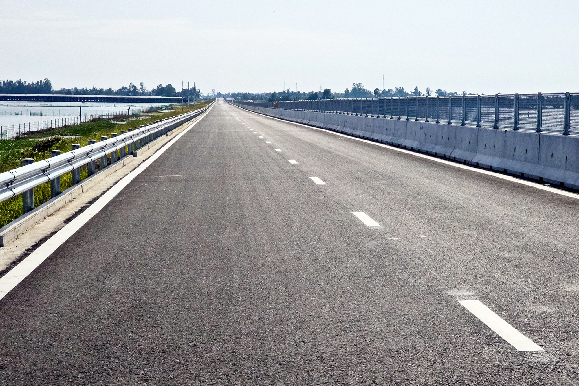 Ấm l&ograve;ng c&ocirc;ng nh&acirc;n tr&ecirc;n c&ocirc;ng trường cao tốc Cần Thơ - C&agrave; Mau những ng&agrave;y đ&ecirc;m nước r&uacute;t- Ảnh 10.