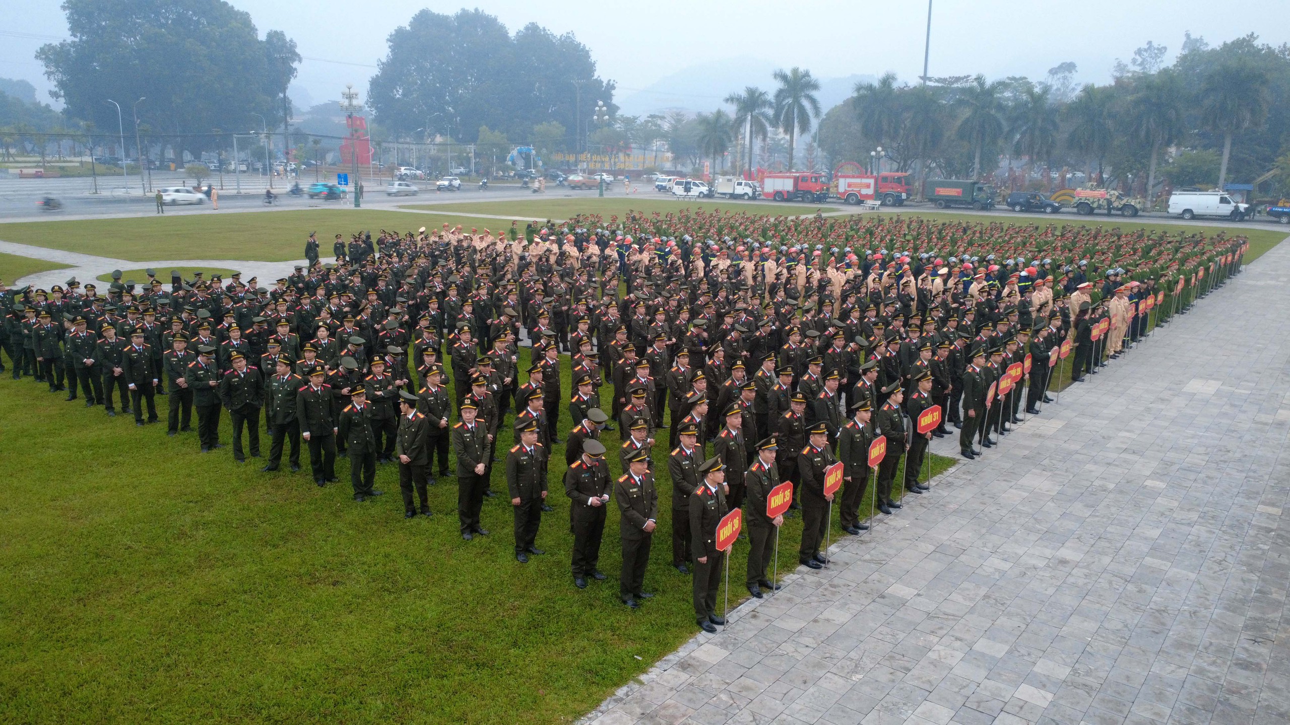 Gần 1.000 c&aacute;n bộ, chiến sĩ c&ocirc;ng an tỉnh L&agrave;o Cai ra qu&acirc;n đợt cao điểm trấn &aacute;p tội phạm- Ảnh 8.