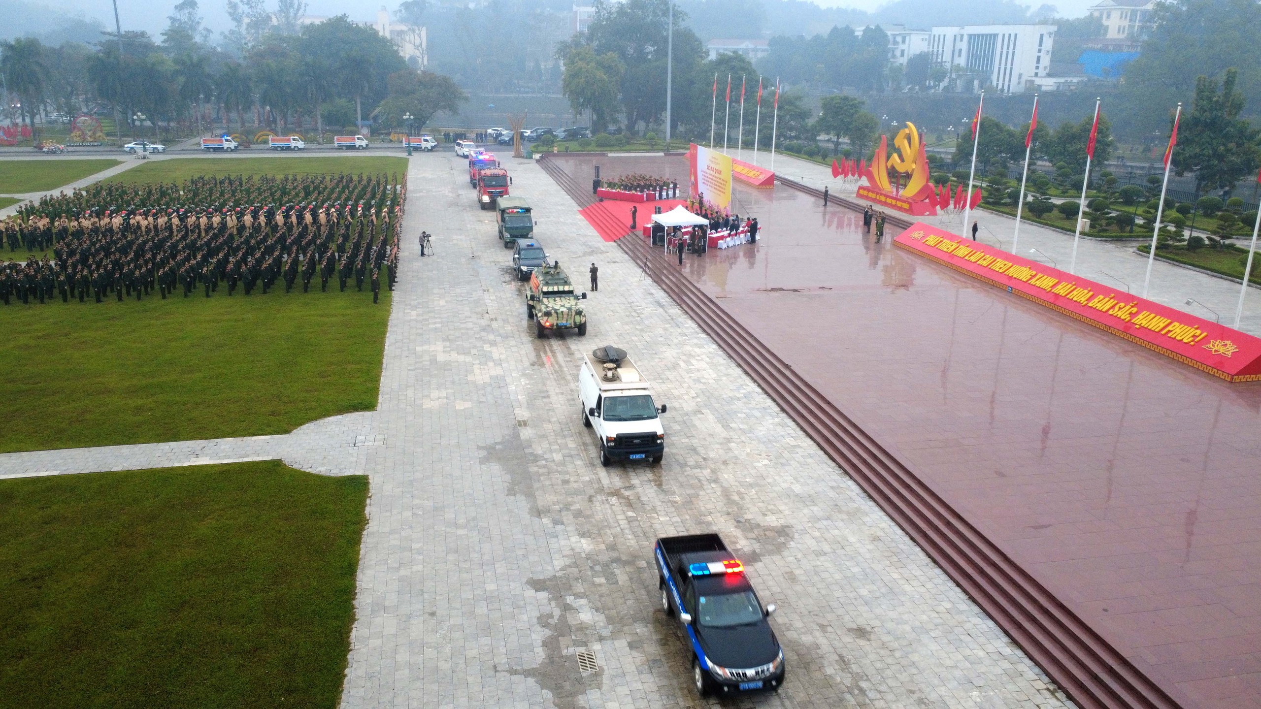 Gần 1.000 c&aacute;n bộ, chiến sĩ c&ocirc;ng an tỉnh L&agrave;o Cai ra qu&acirc;n đợt cao điểm trấn &aacute;p tội phạm- Ảnh 12.