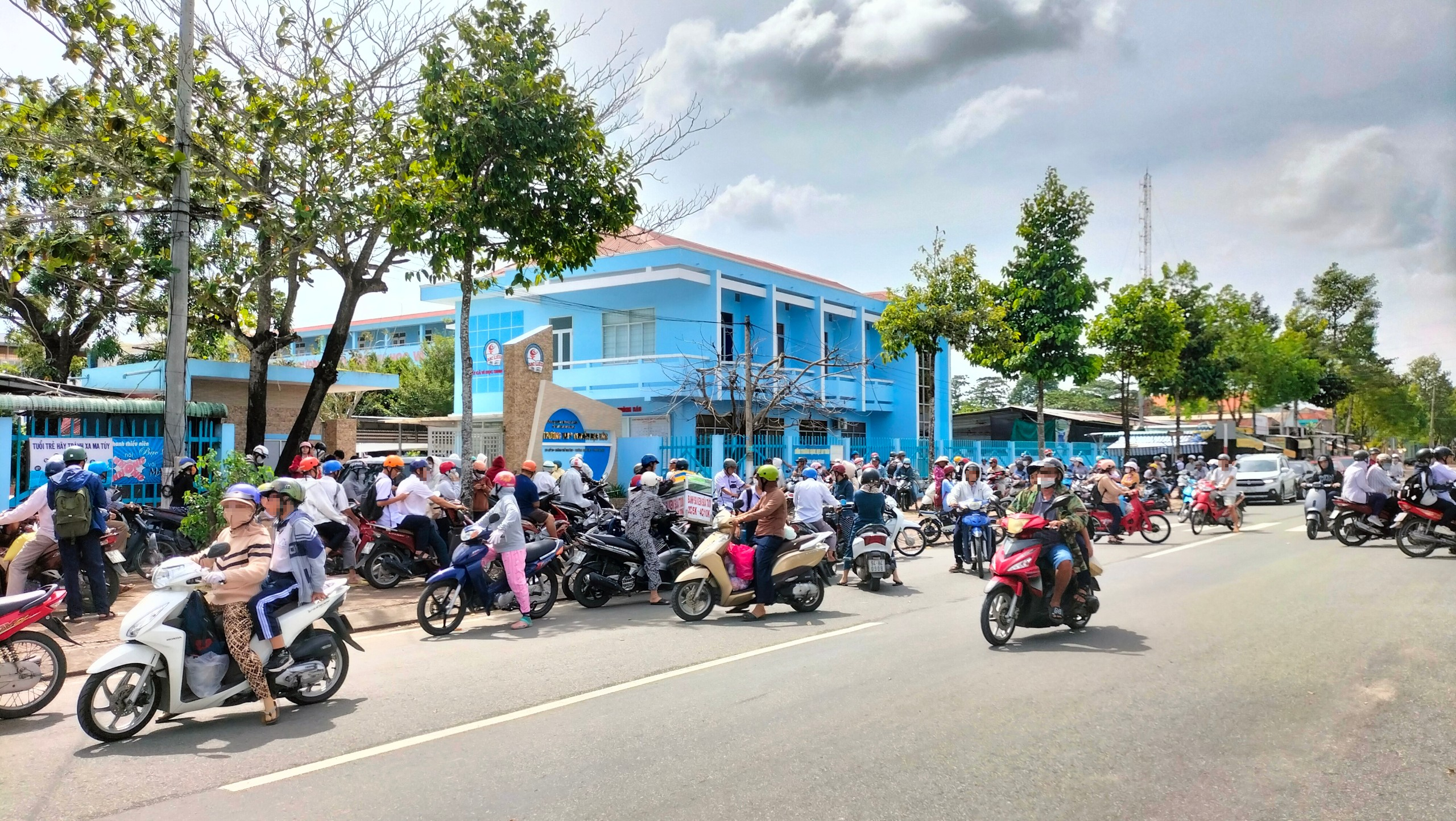 Giải ph&aacute;p khắc phục &ugrave;n tắc giao th&ocirc;ng khu vực cổng trường học ở C&agrave; Mau- Ảnh 1.