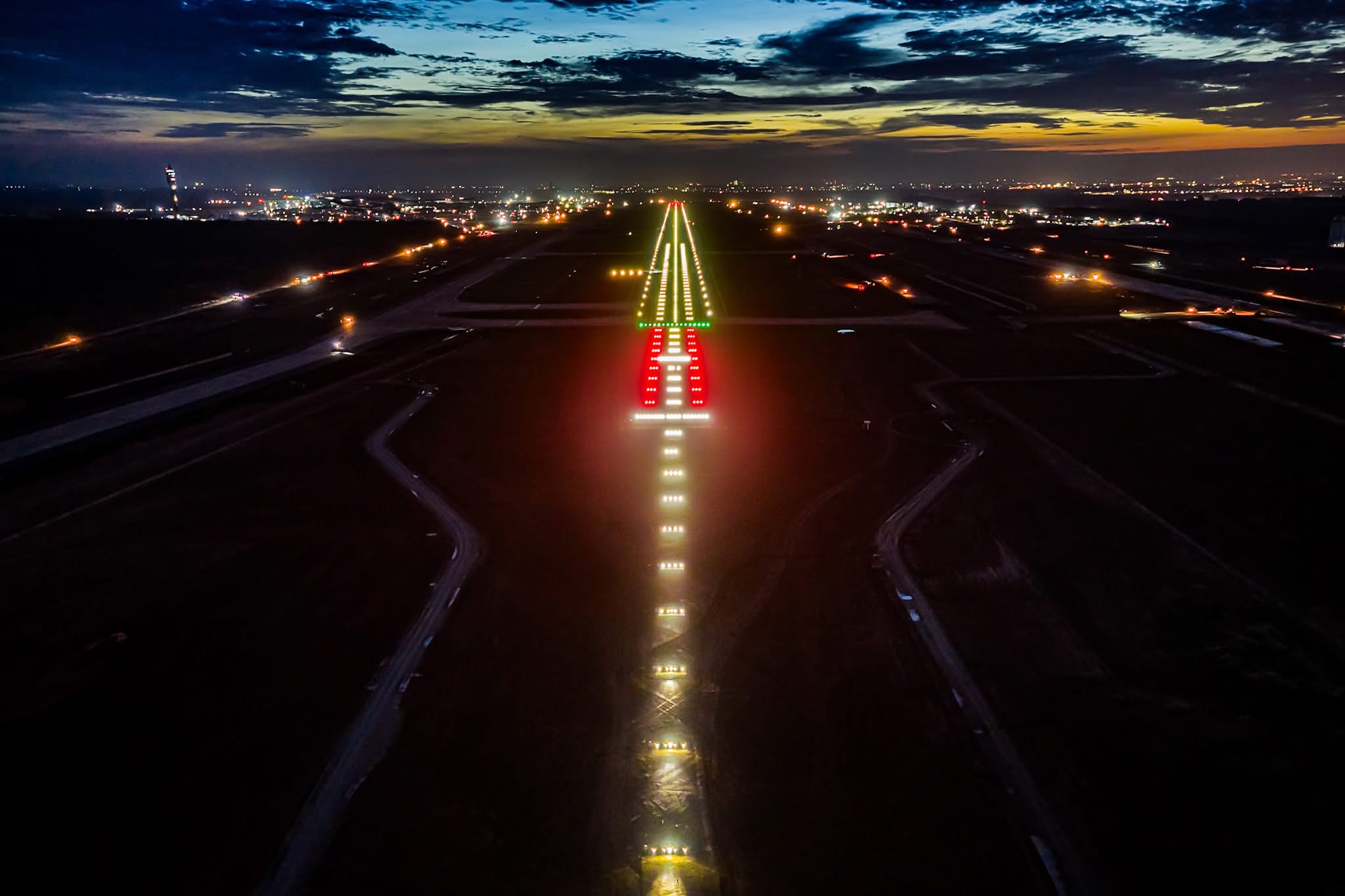 4km đường băng Long Th&agrave;nh s&aacute;ng rực đ&egrave;n, chuẩn bị đ&oacute;n chuyến bay kỹ thuật đầu ti&ecirc;n- Ảnh 10.