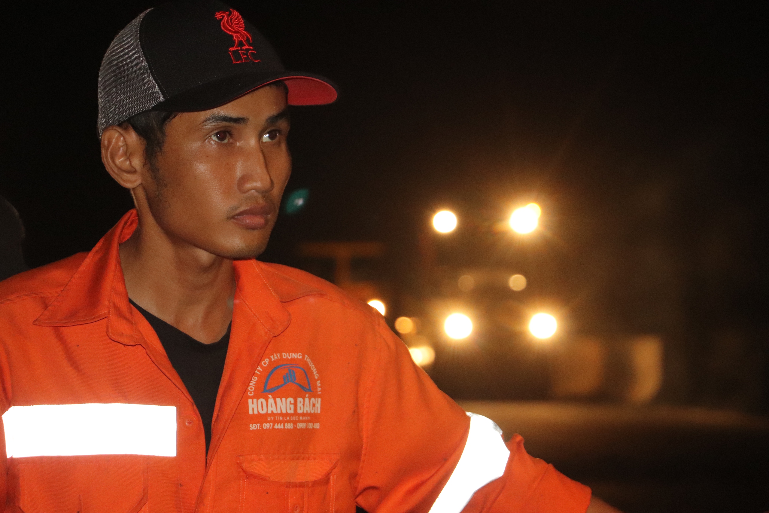 Ấm l&ograve;ng c&ocirc;ng nh&acirc;n tr&ecirc;n c&ocirc;ng trường cao tốc Cần Thơ - C&agrave; Mau những ng&agrave;y đ&ecirc;m nước r&uacute;t- Ảnh 8.