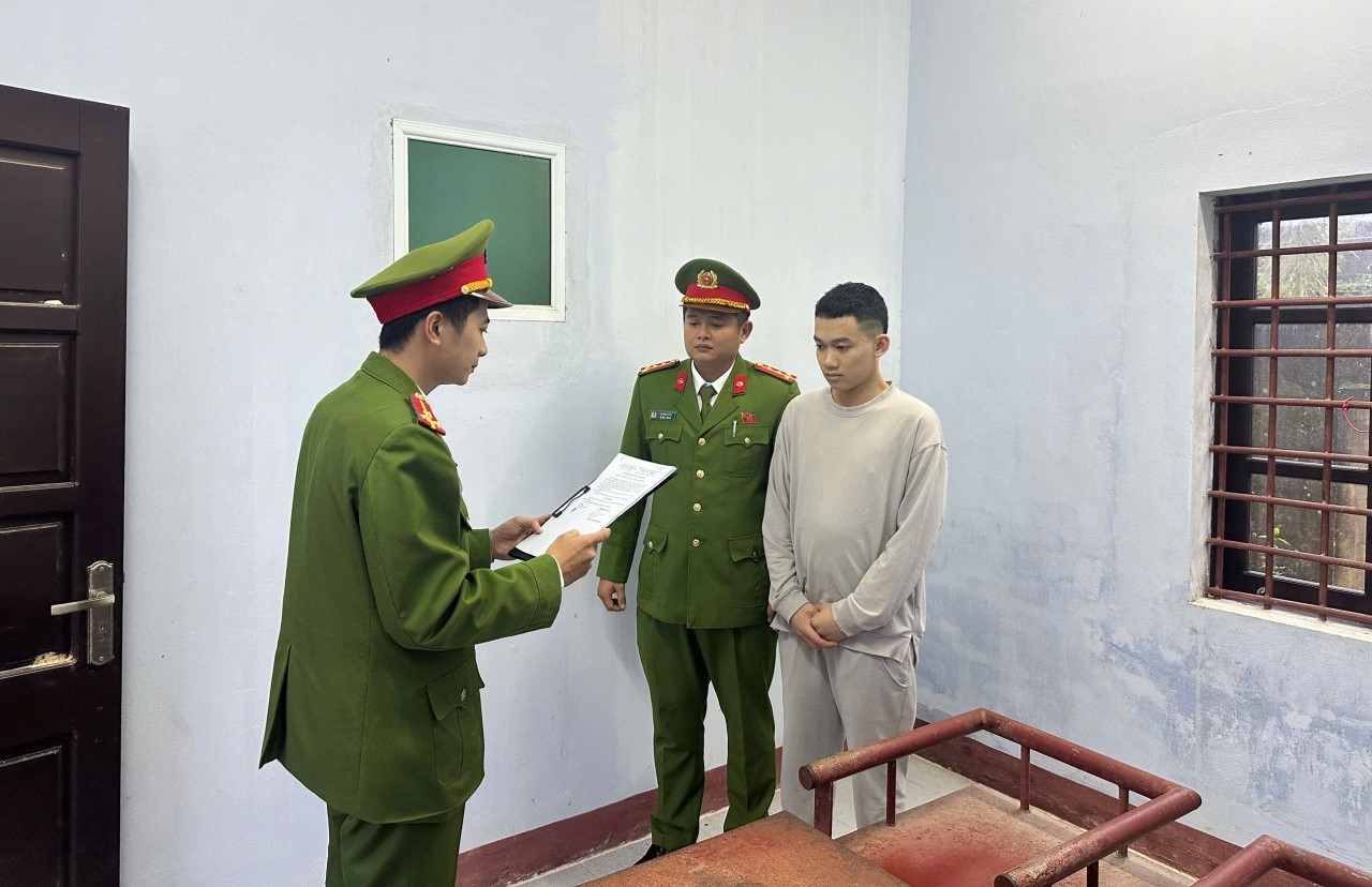 Khởi tố nam thanh ni&ecirc;n l&aacute;i xe t&ocirc;ng người sau m&acirc;u thuẫn ở Quảng Trị- Ảnh 1.
