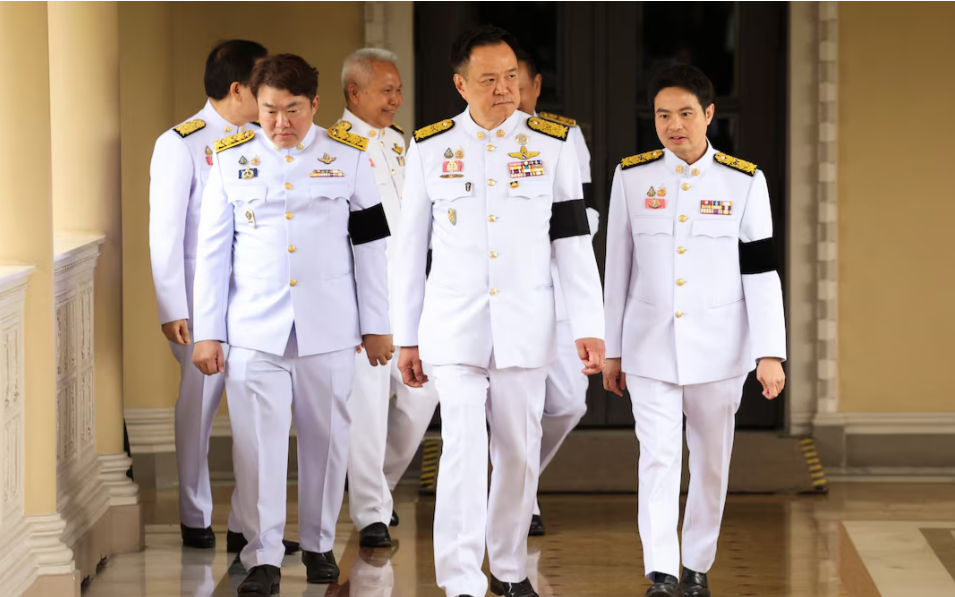 Ho&agrave;ng gia Th&aacute;i Lan c&ocirc;ng bố sắc lệnh giải t&aacute;n Hạ viện, chuẩn bị bầu cử sớm