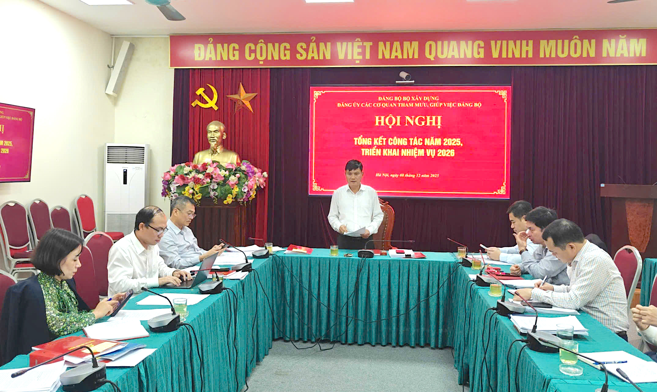 Đảng ủy c&aacute;c Cơ quan tham mưu, gi&uacute;p việc Đảng ủy Bộ X&acirc;y dựng triển khai nhiệm vụ năm 2026- Ảnh 2.